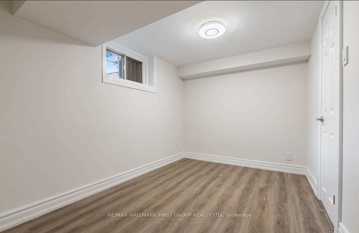 50 Walter Ave Property Photo 8