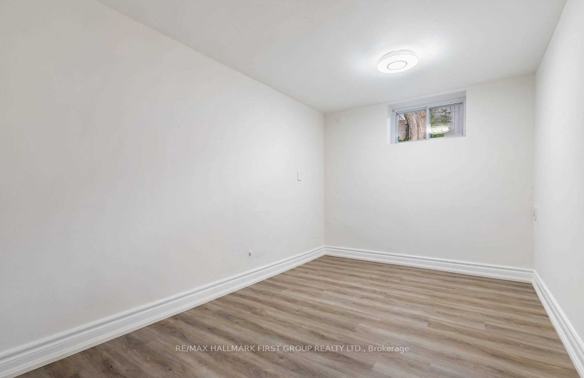 50 Walter Ave Property Photo 11