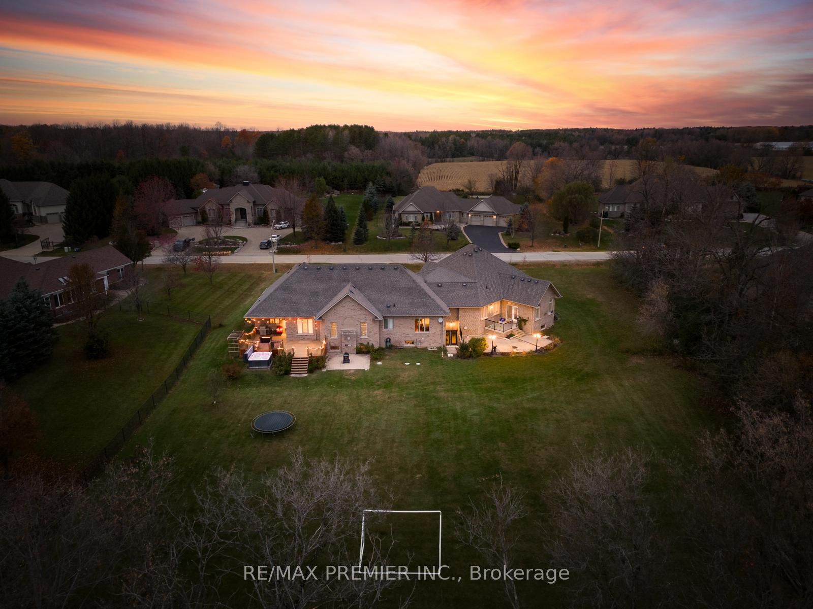 51 Ballantrae Rd Property Photo 35