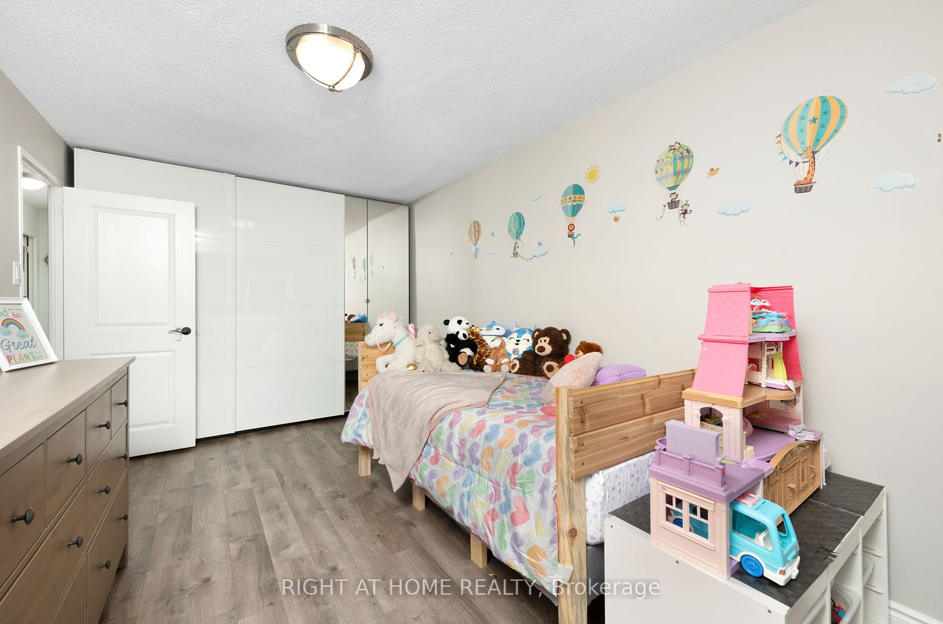 16 Elgin St 2 Property Photo 17