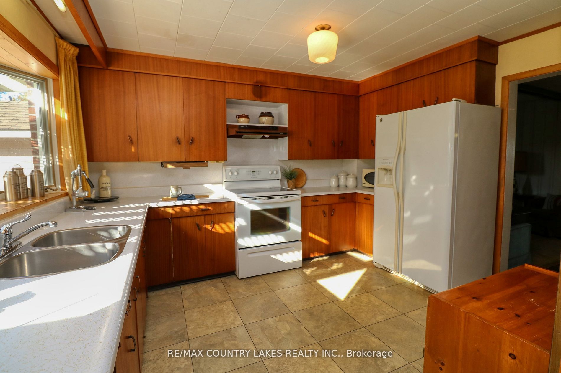 74 Clovelly Cove Property Photo 6