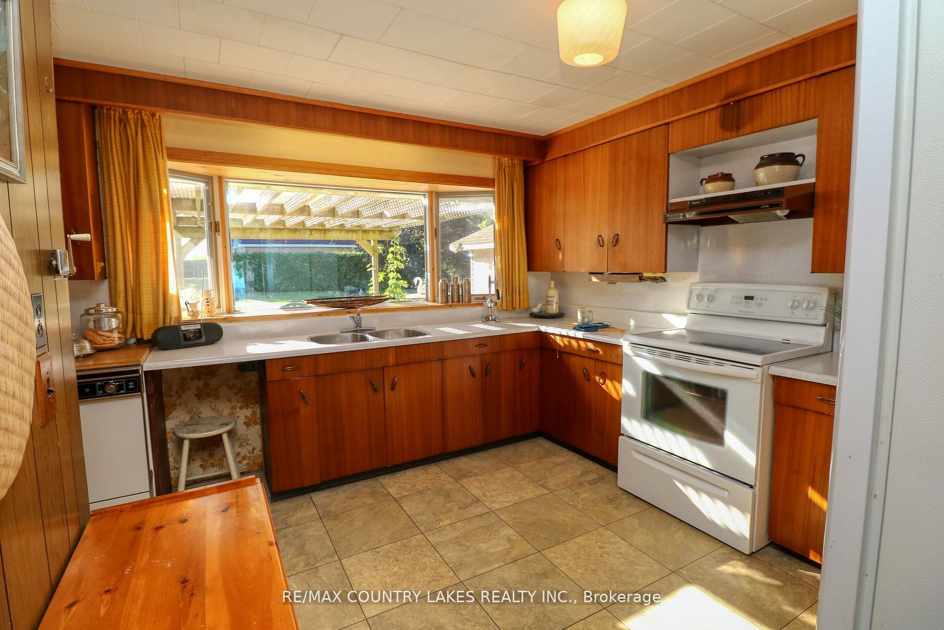 74 Clovelly Cove Property Photo 7
