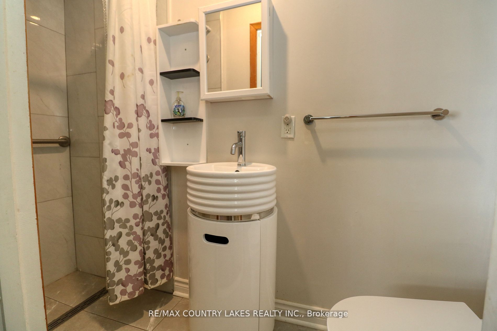 74 Clovelly Cove Property Photo 11