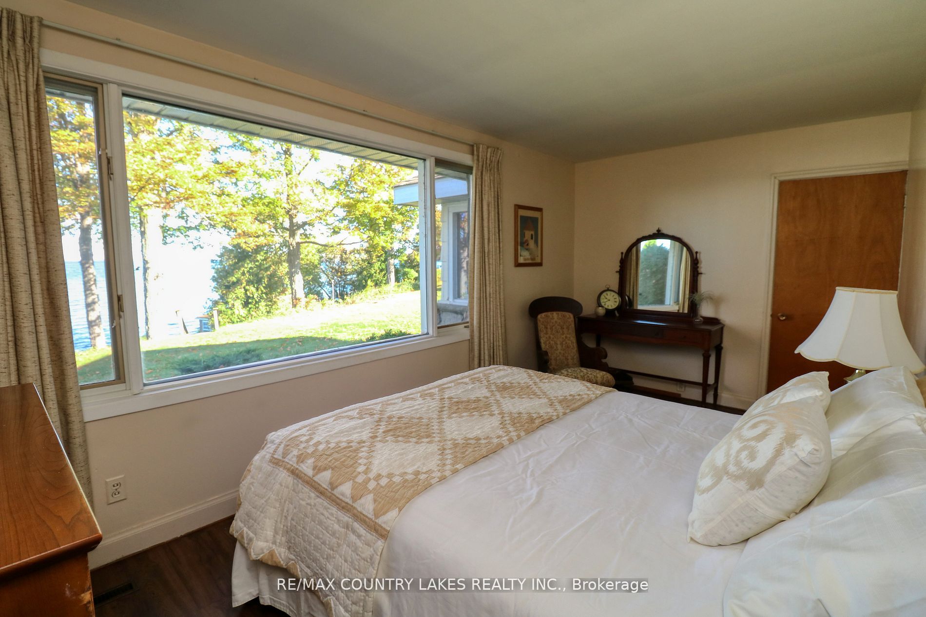 74 Clovelly Cove Property Photo 12