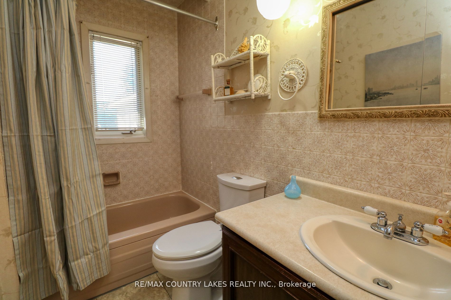 74 Clovelly Cove Property Photo 15