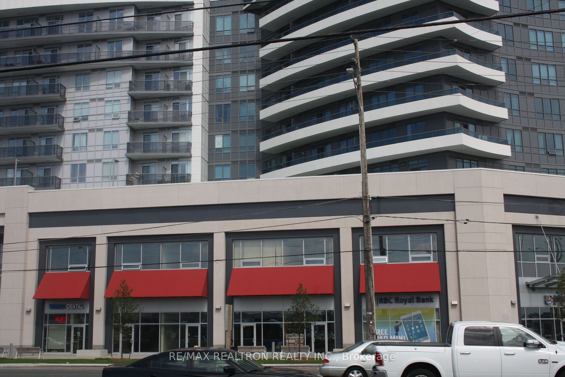 7163 Yonge St Property Photo 2