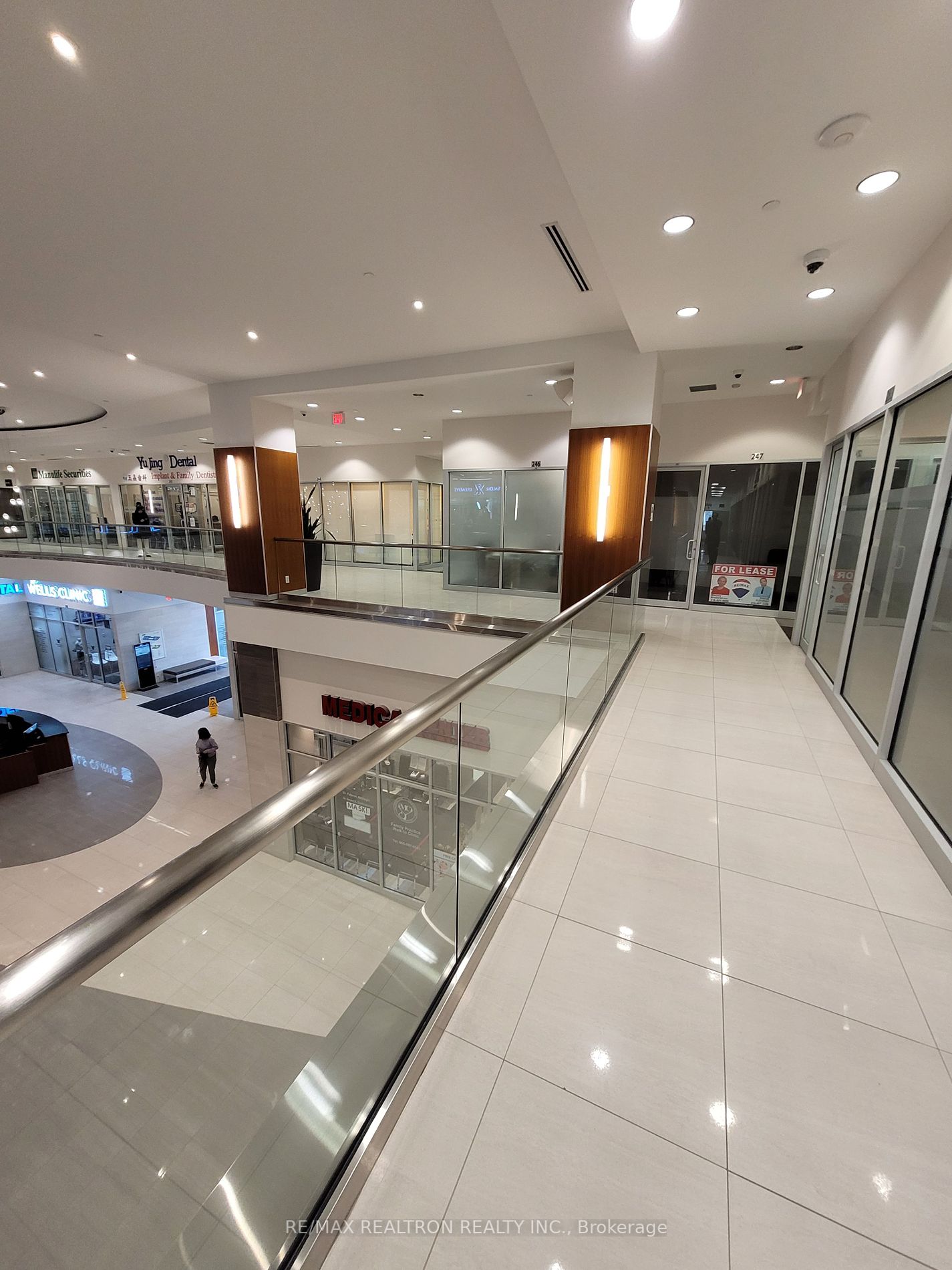 7163 Yonge St Property Photo 6