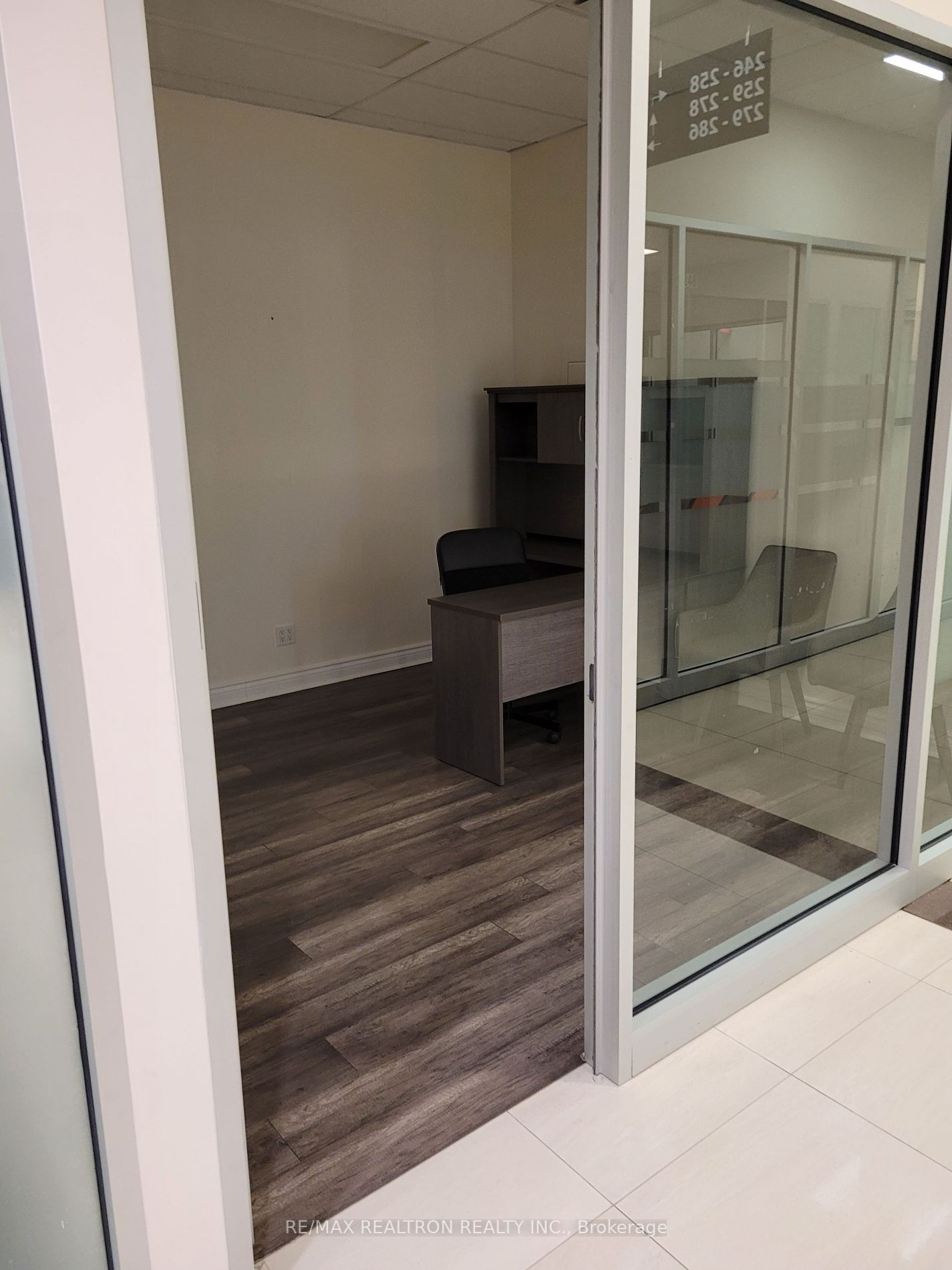 7163 Yonge St Property Photo 8
