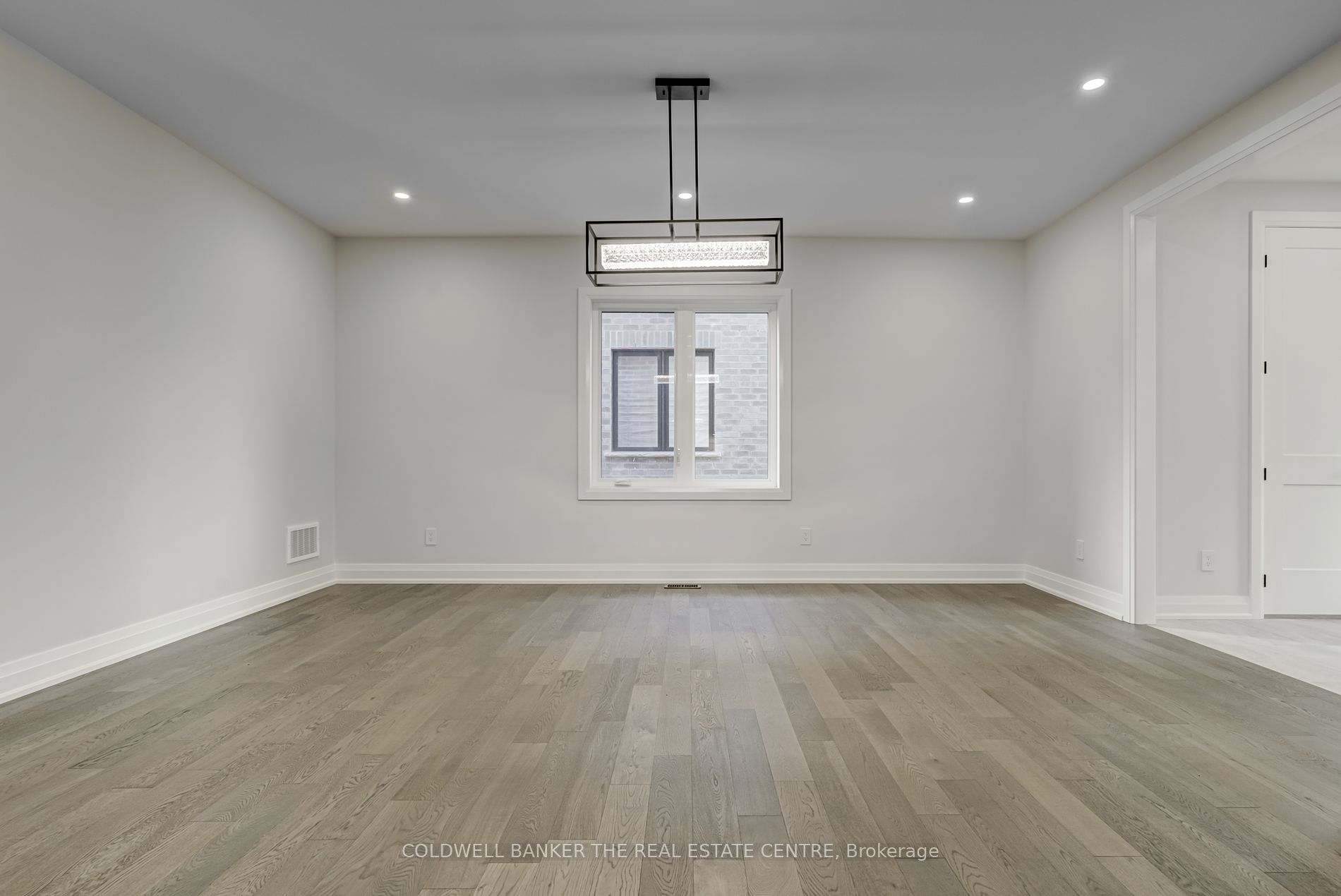 27 Wellington St Property Photo 5