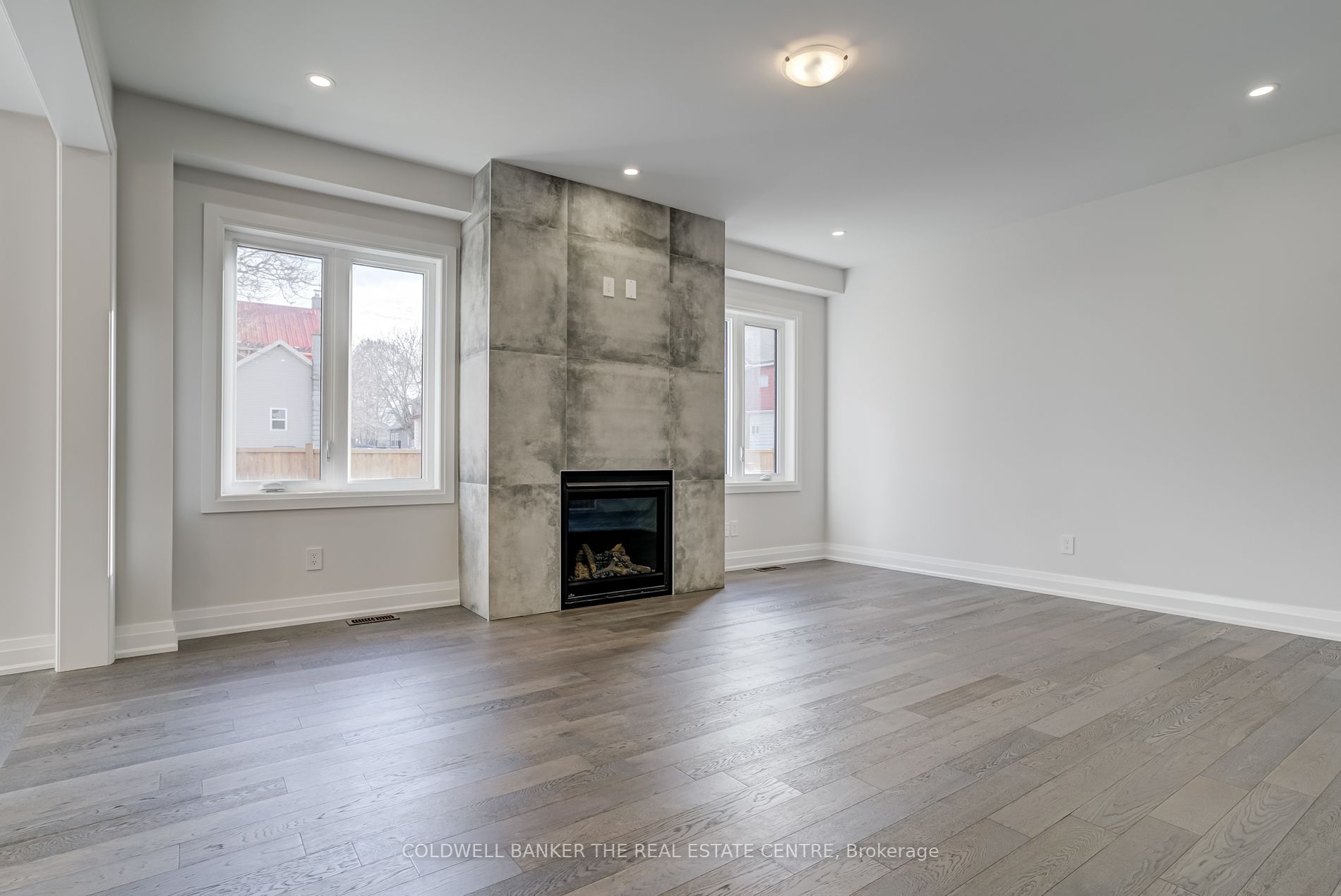 27 Wellington St Property Photo 7