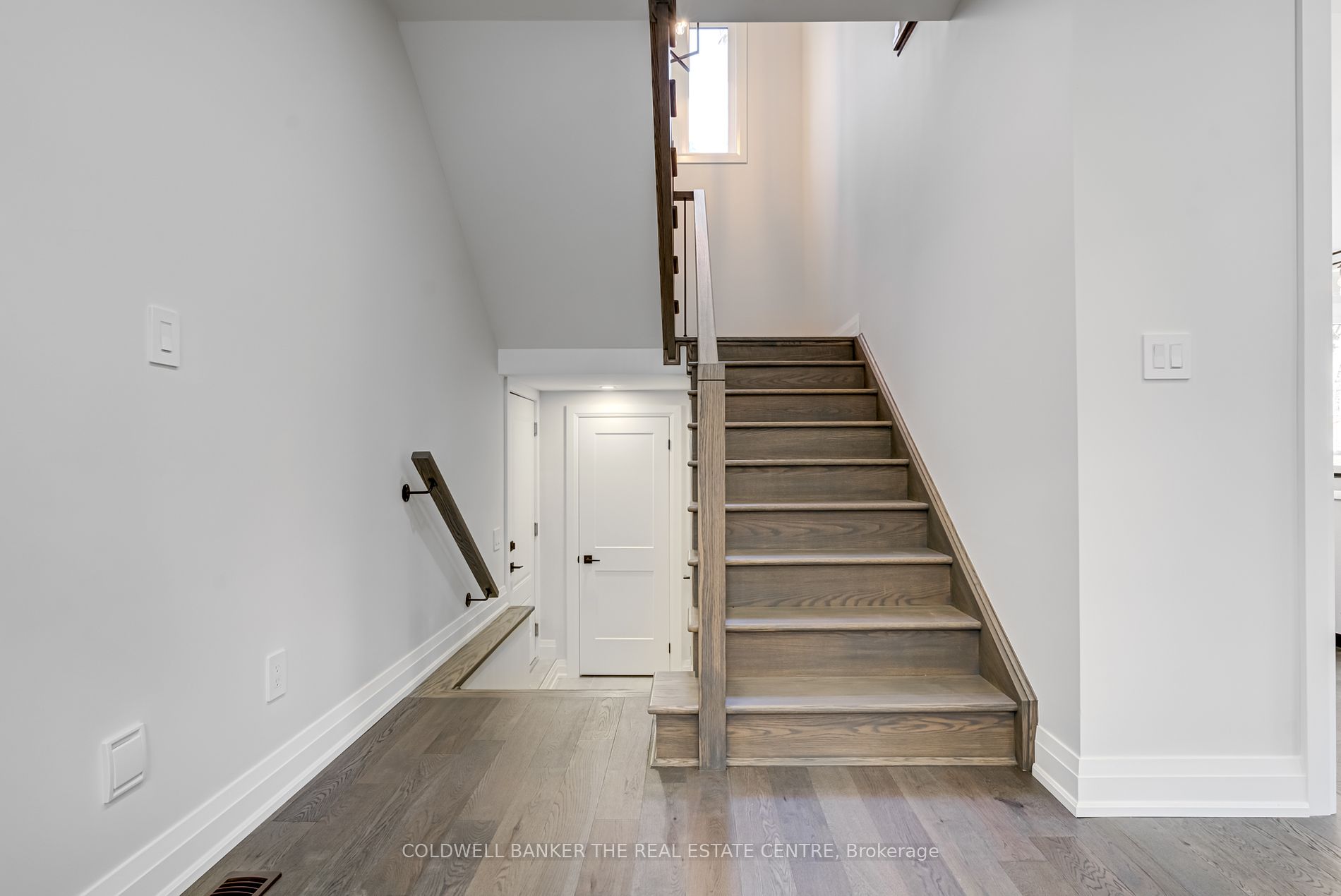 27 Wellington St Property Photo 16