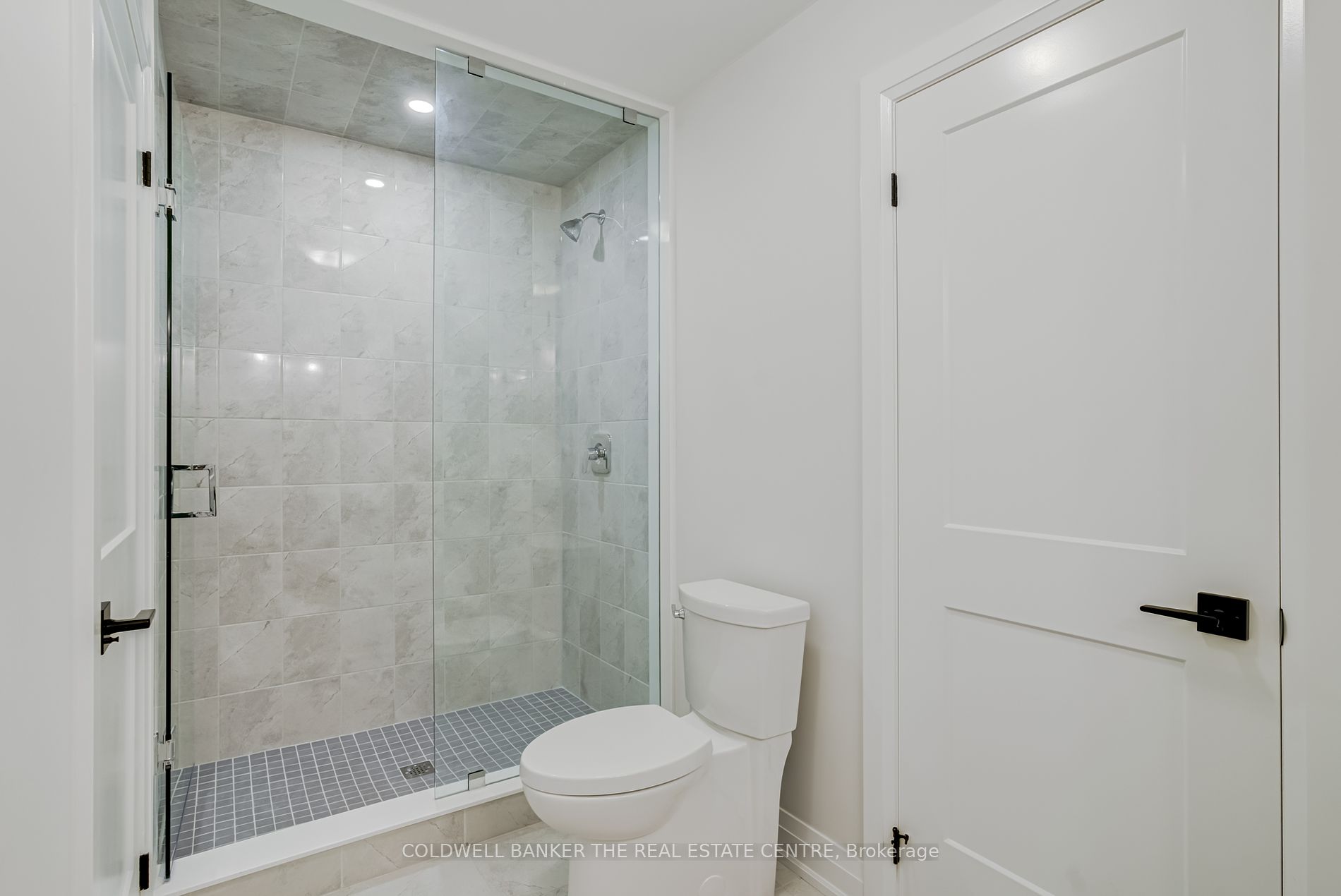 27 Wellington St Property Photo 33