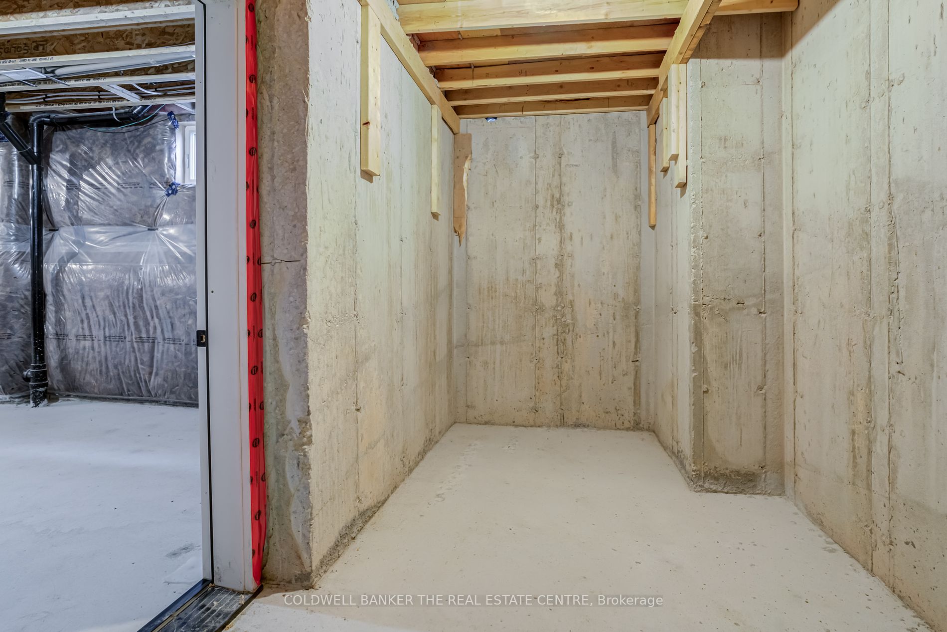 27 Wellington St Property Photo 38