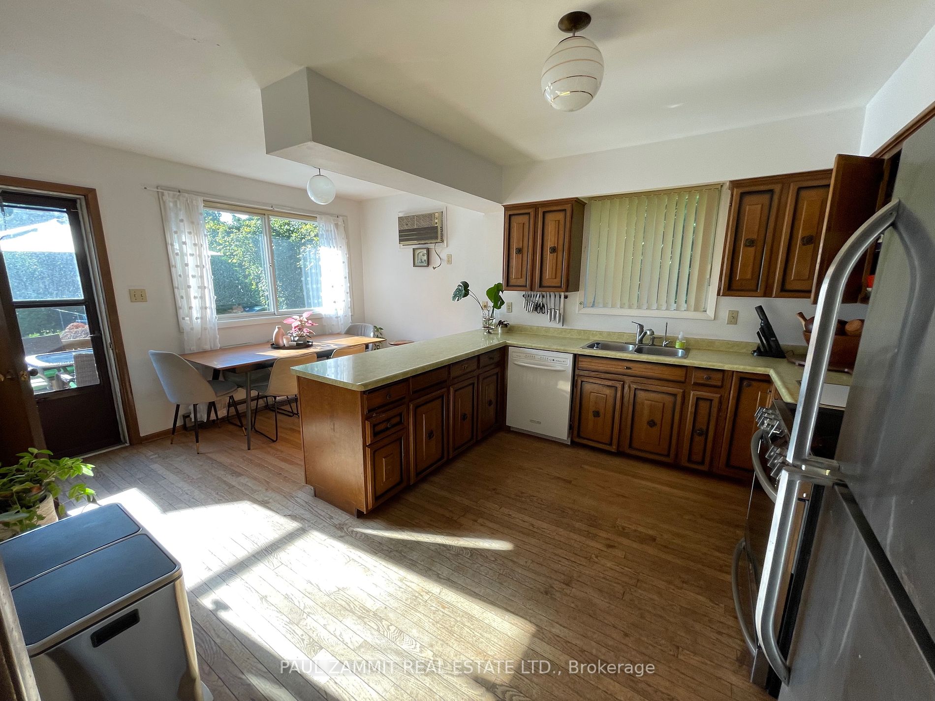 76 Johnson St Property Photo 5