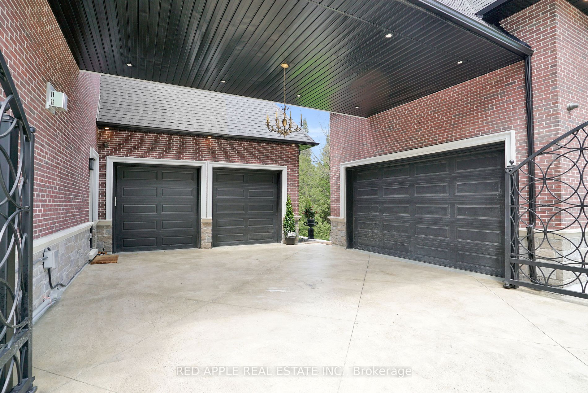 340 Churchill Ave Property Photo 4