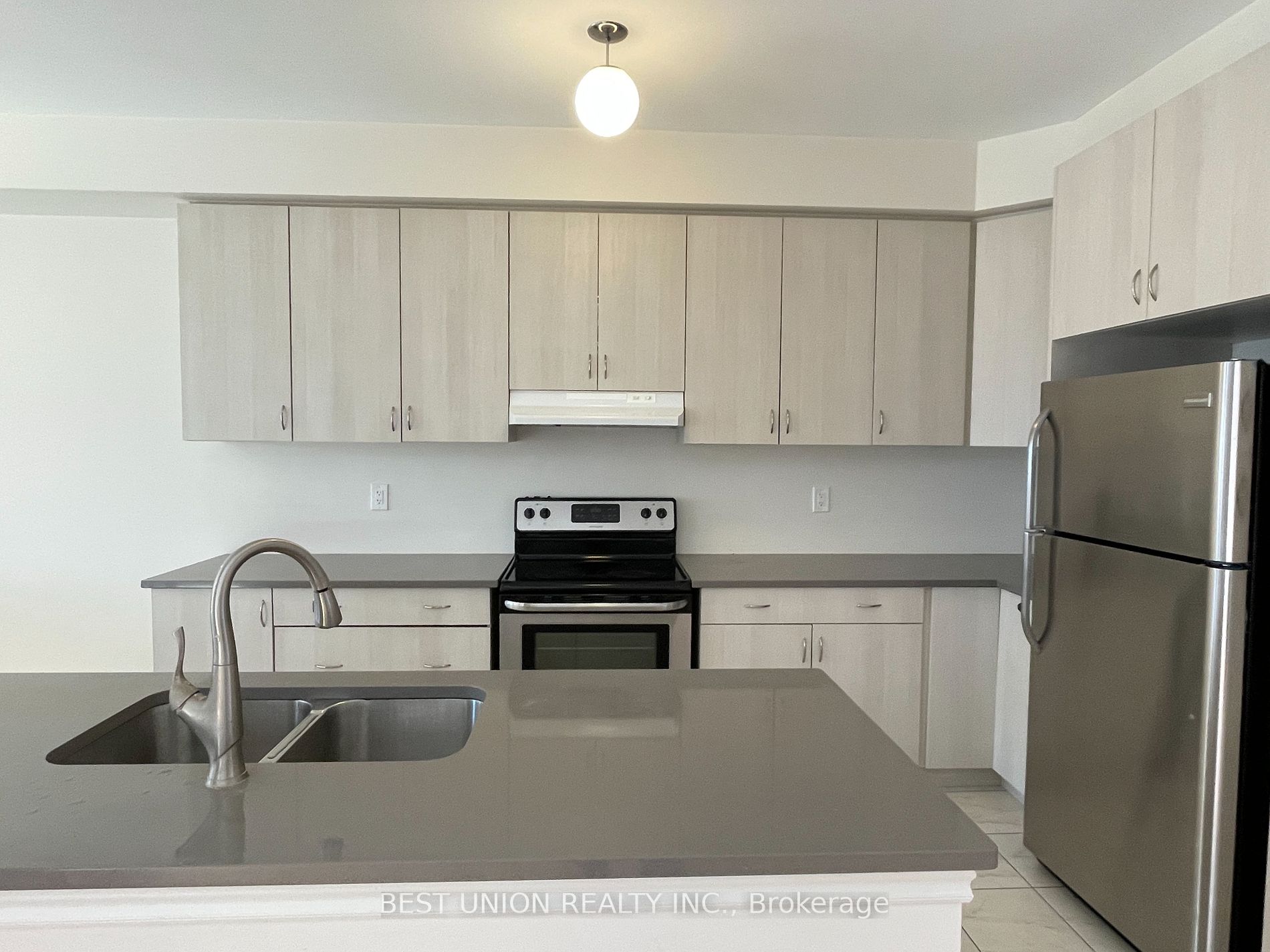 65 Port Arthur Cres Property Photo 4