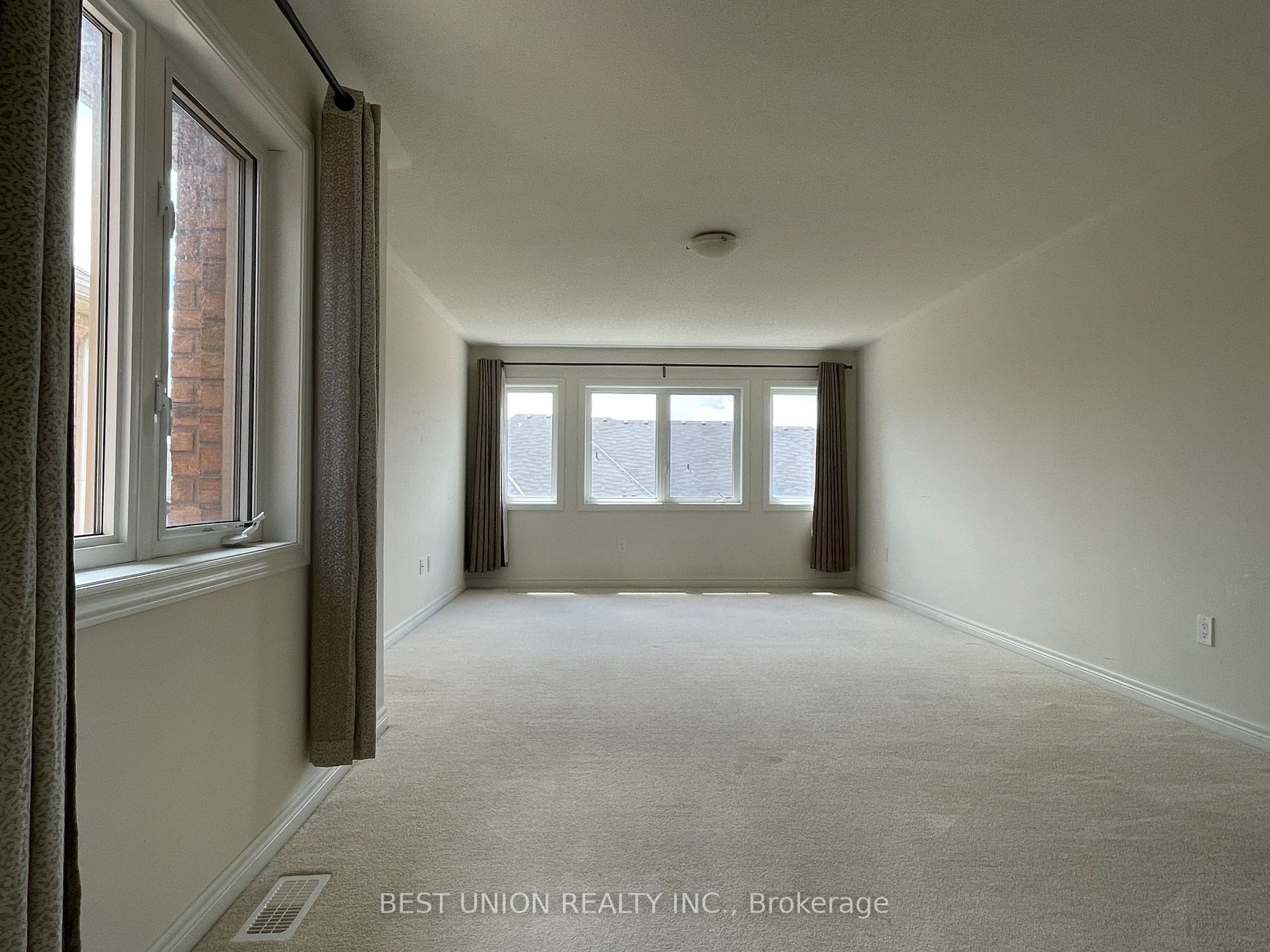 65 Port Arthur Cres Property Photo 12
