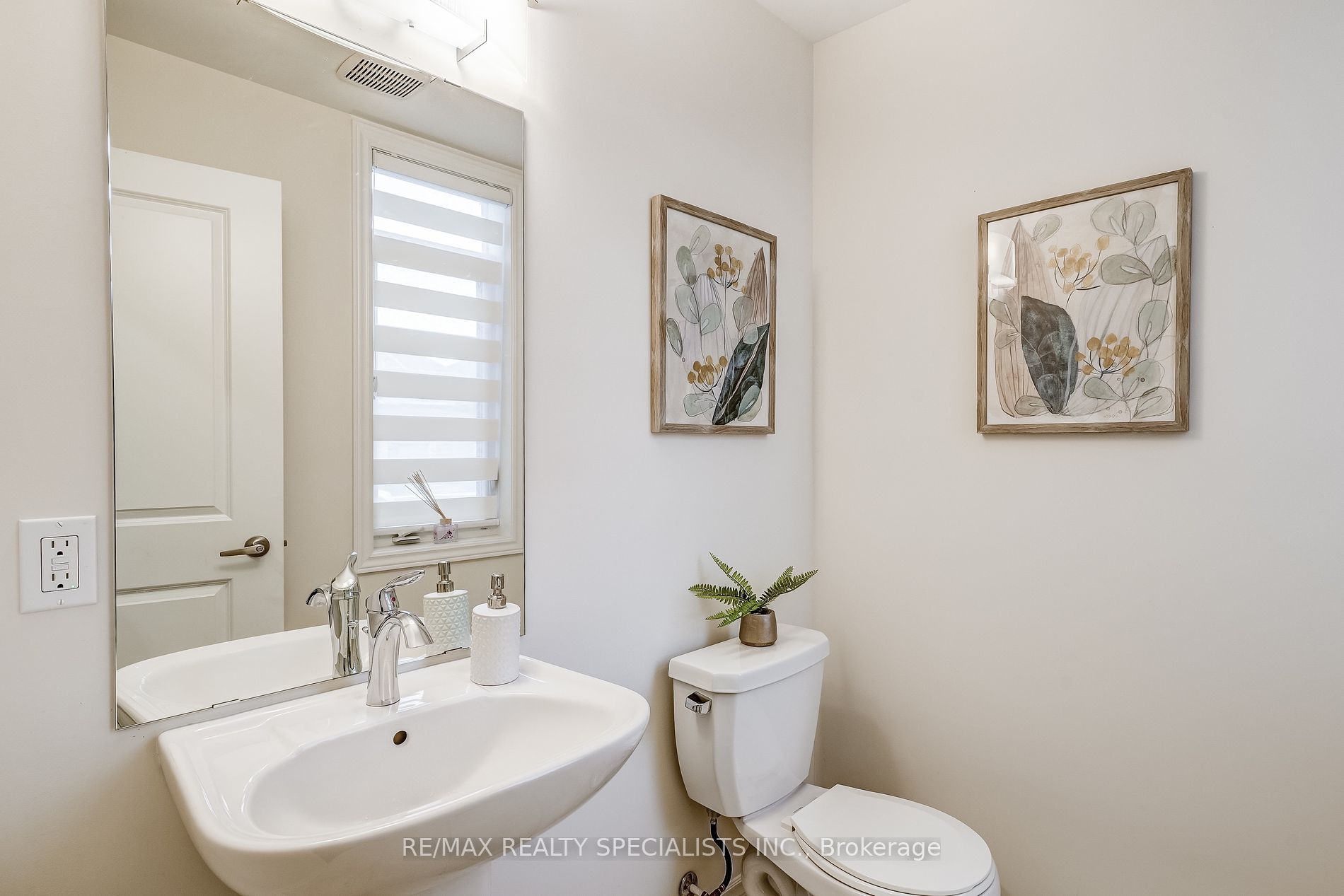 117 Ferragine Cres Property Photo 4