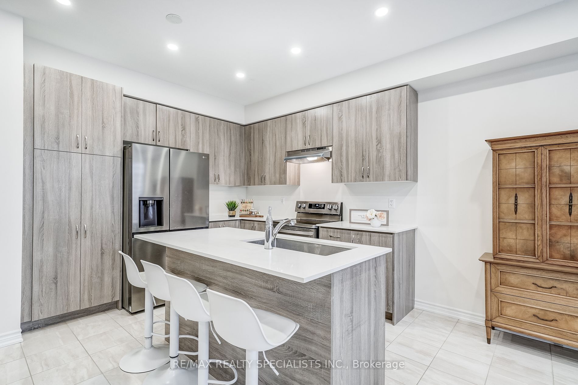117 Ferragine Cres Property Photo 14