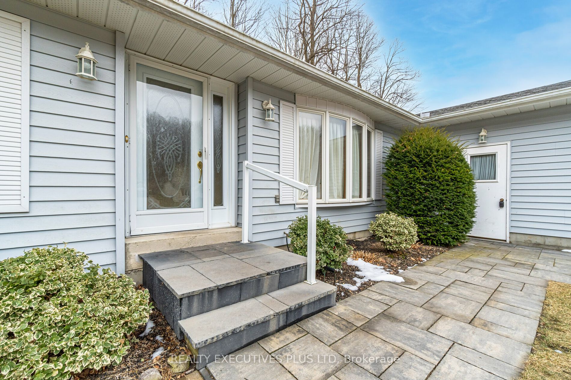 9 Pine Tree Crt Property Photo 4