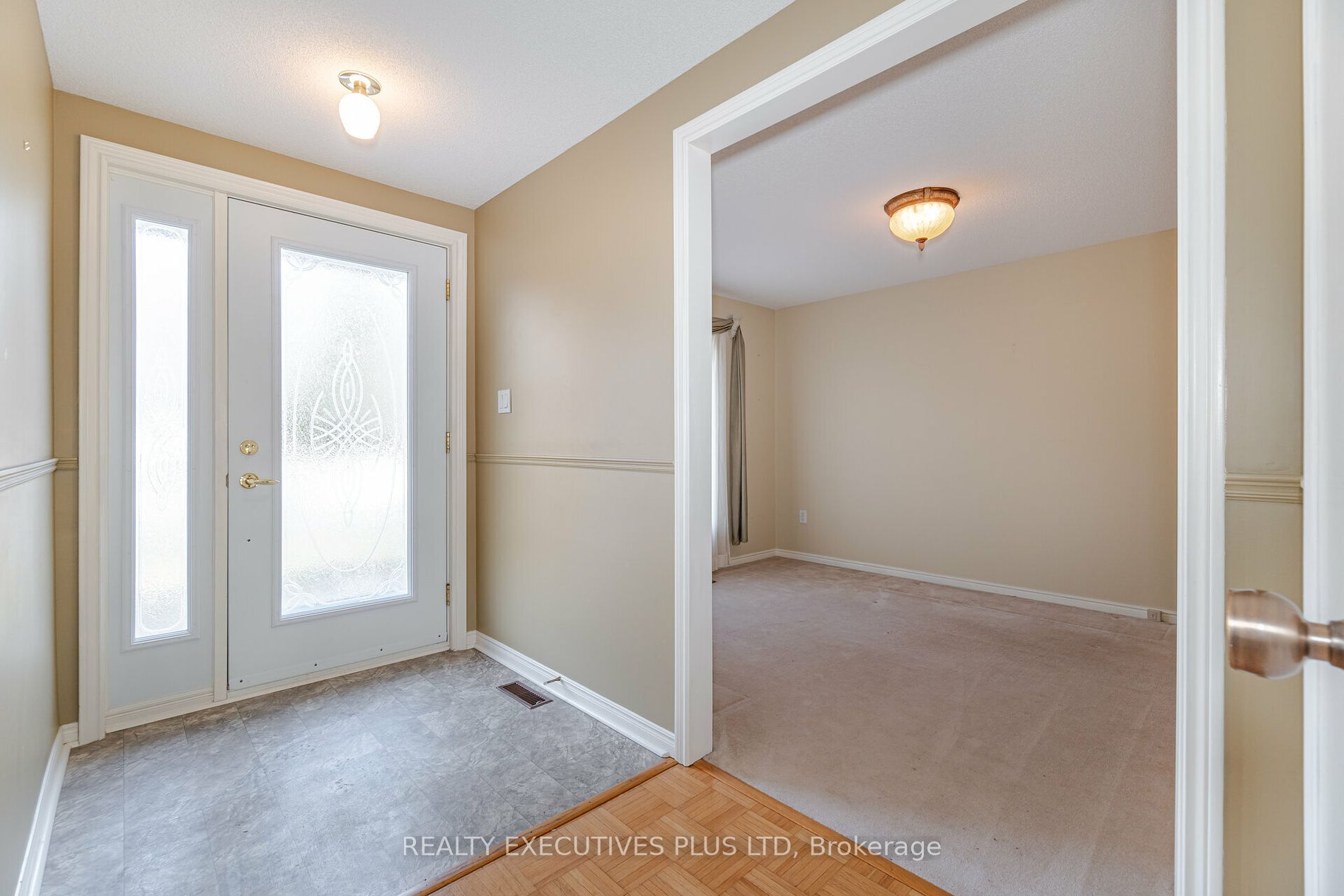 9 Pine Tree Crt Property Photo 5
