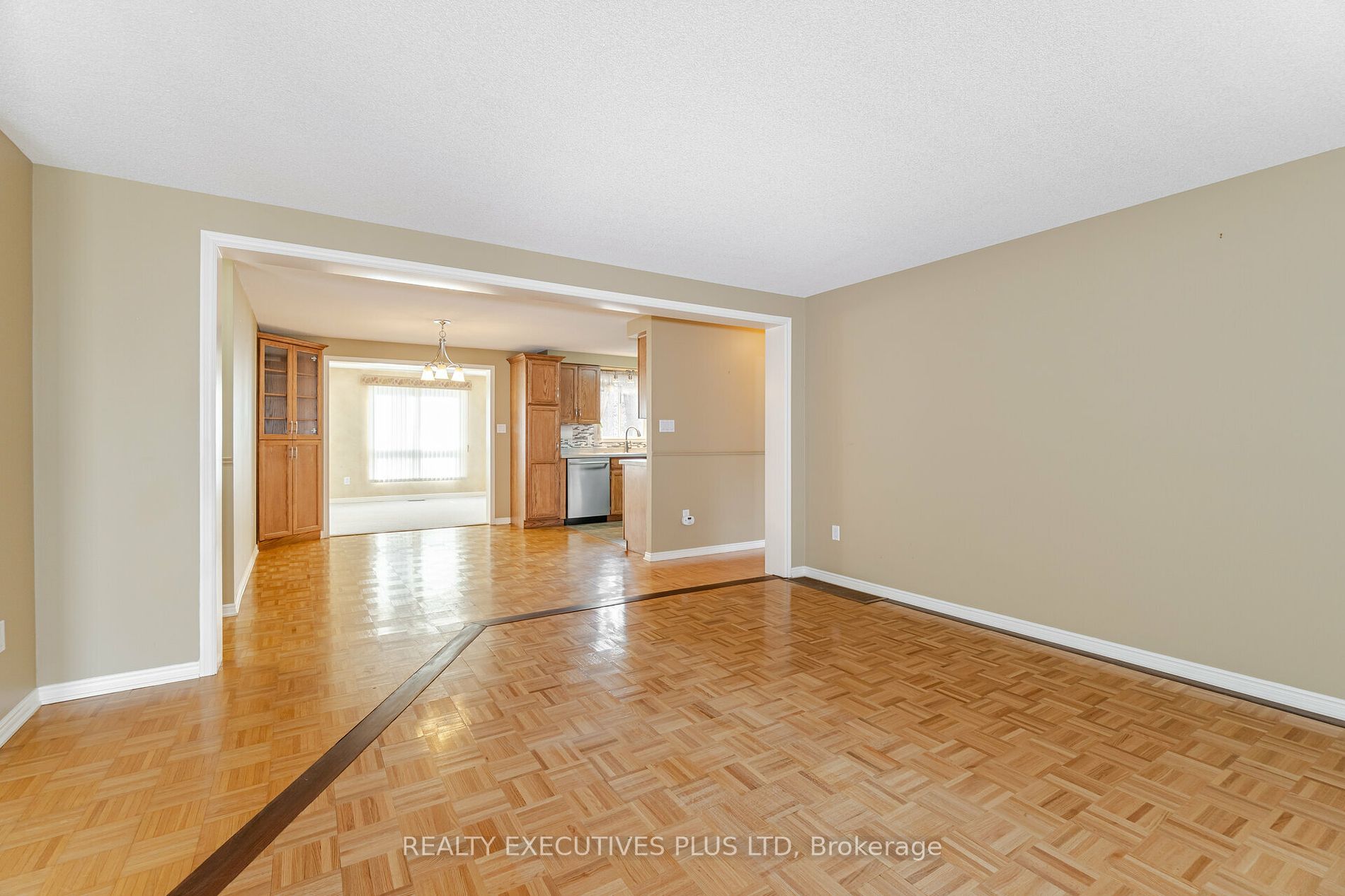 9 Pine Tree Crt Property Photo 8
