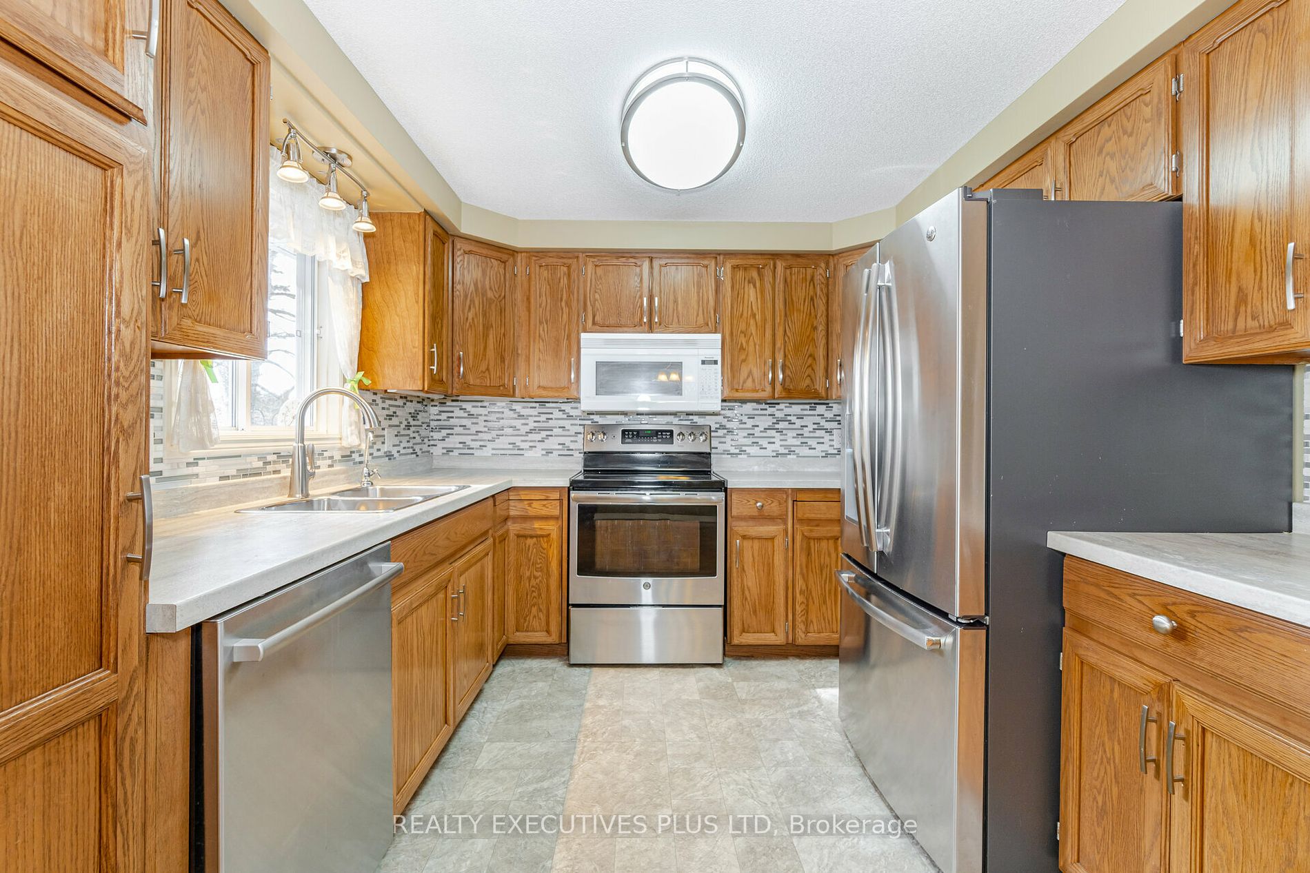 9 Pine Tree Crt Property Photo 11