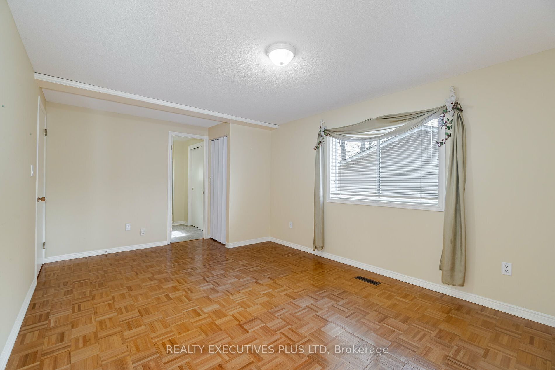9 Pine Tree Crt Property Photo 17