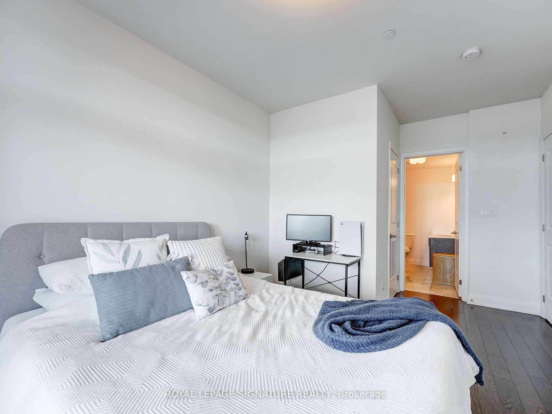 15277 Yonge St 4 Property Photo 24