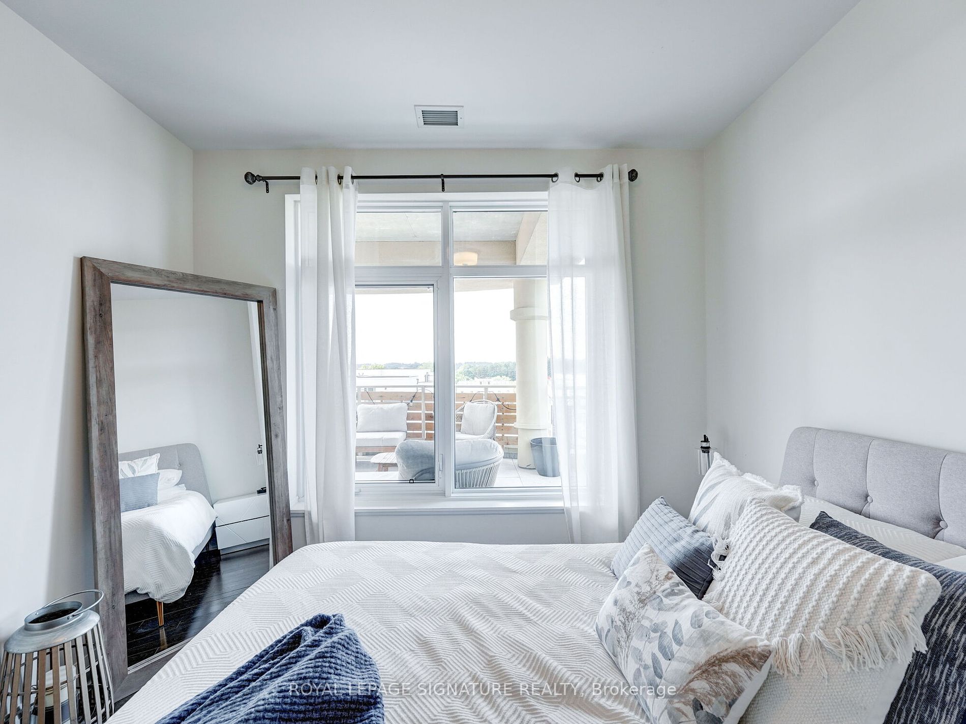 15277 Yonge St 4 Property Photo 25