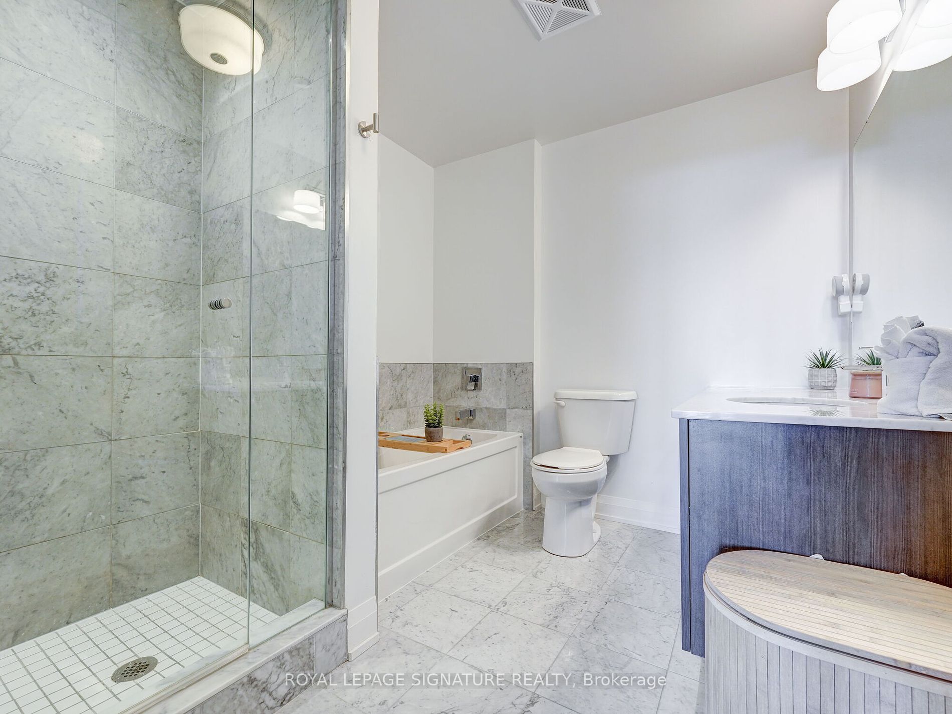 15277 Yonge St 4 Property Photo 26