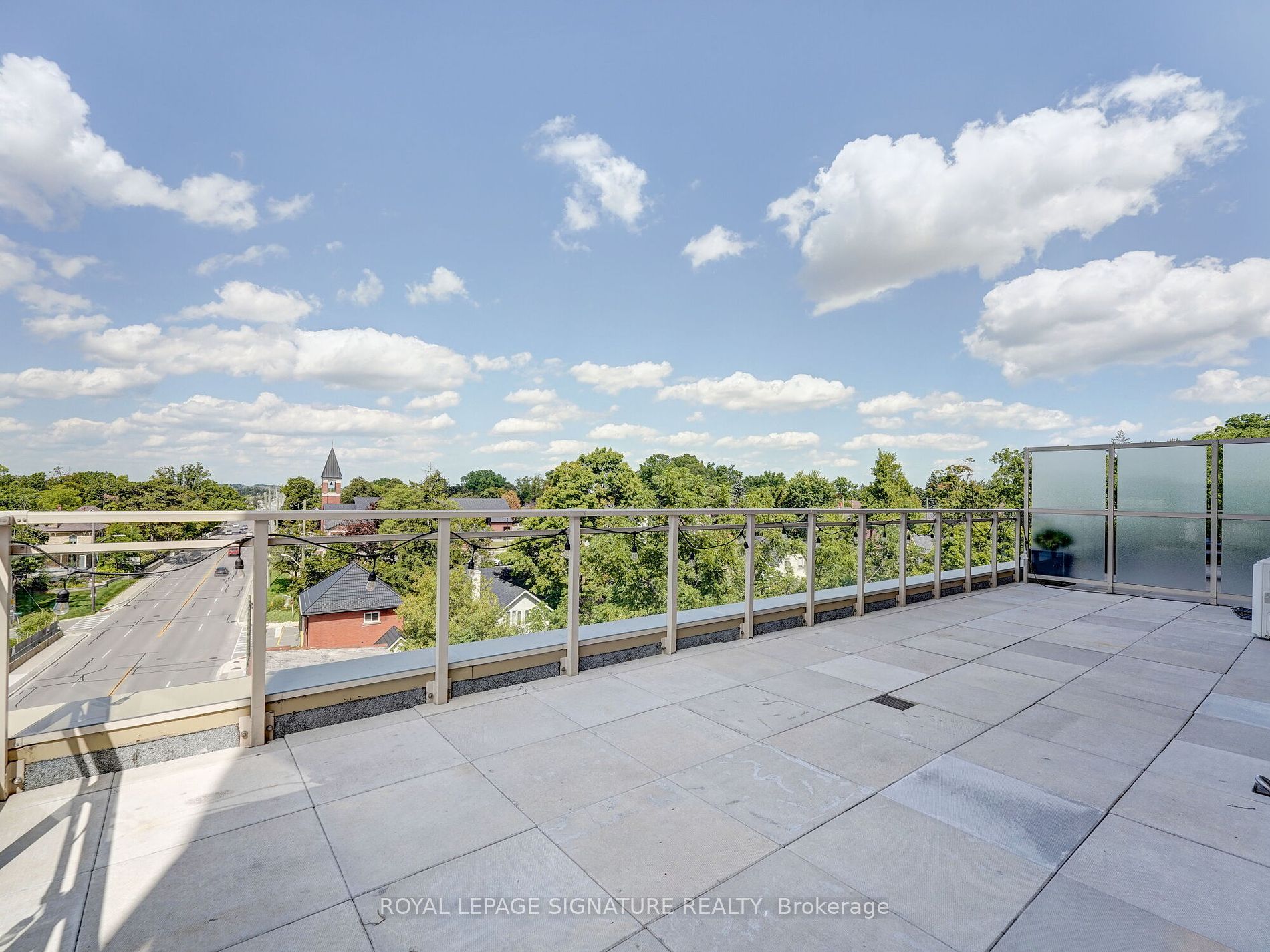 15277 Yonge St 4 Property Photo 32