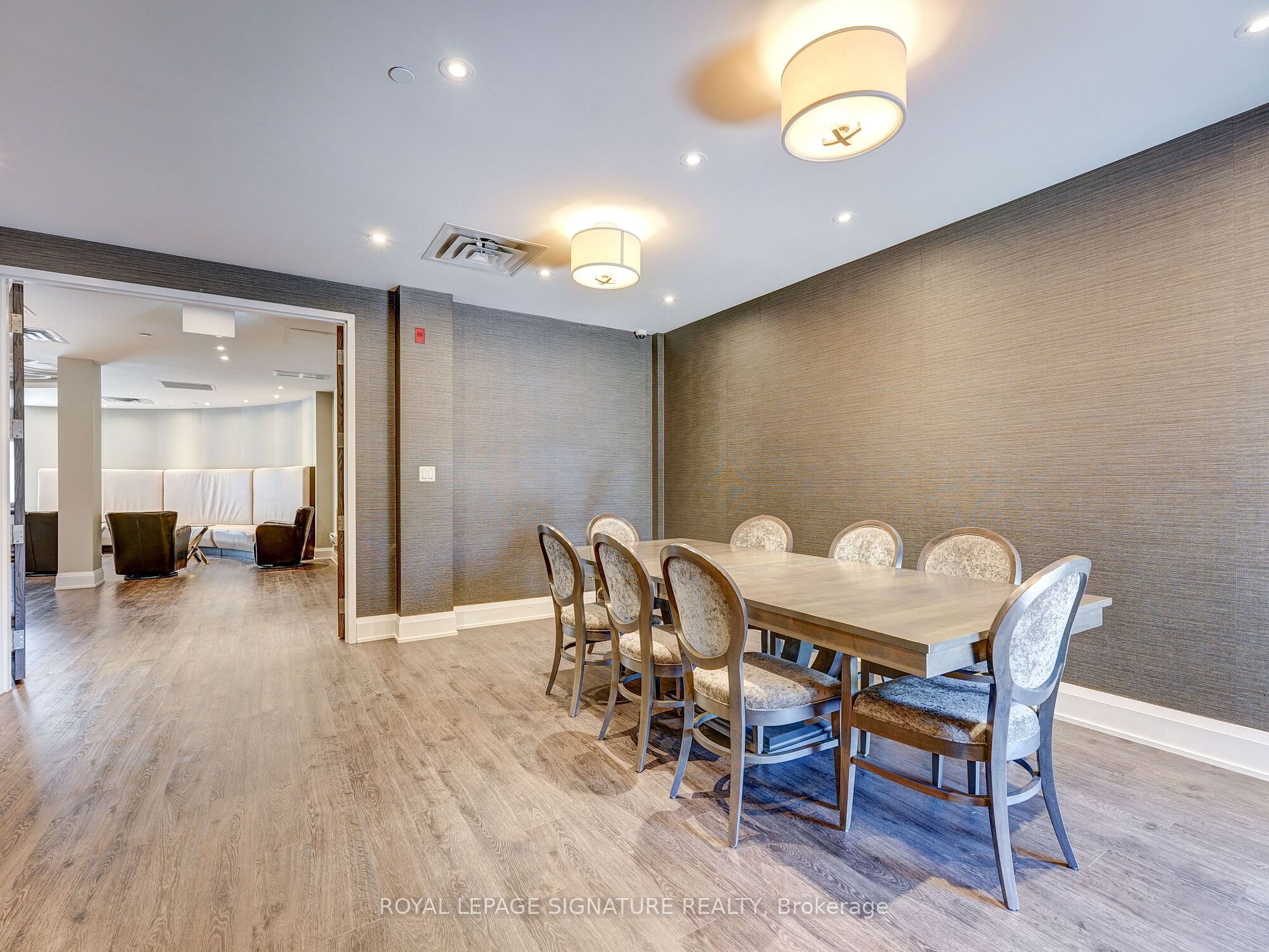 15277 Yonge St 4 Property Photo 39