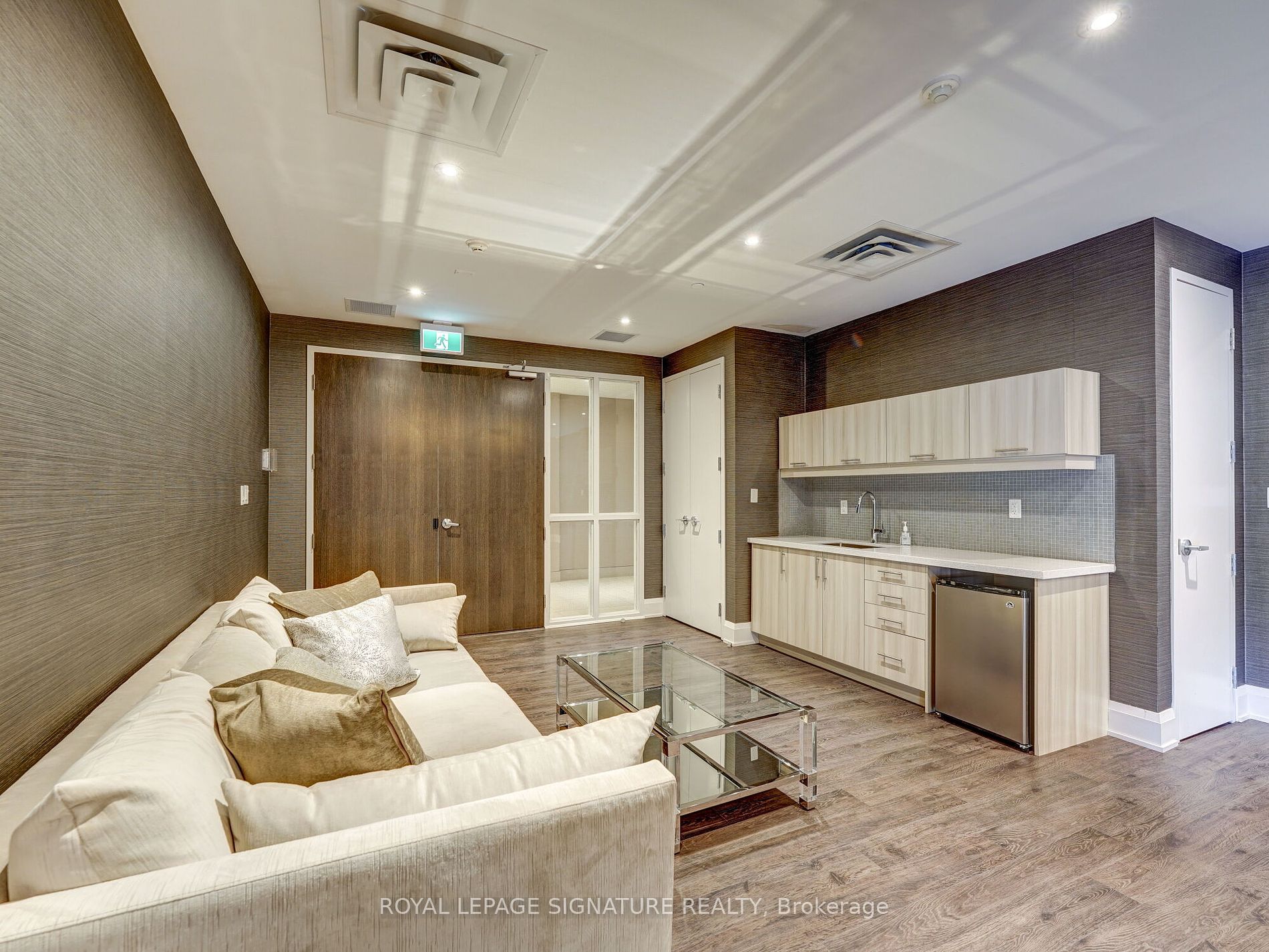 15277 Yonge St 4 Property Photo 40