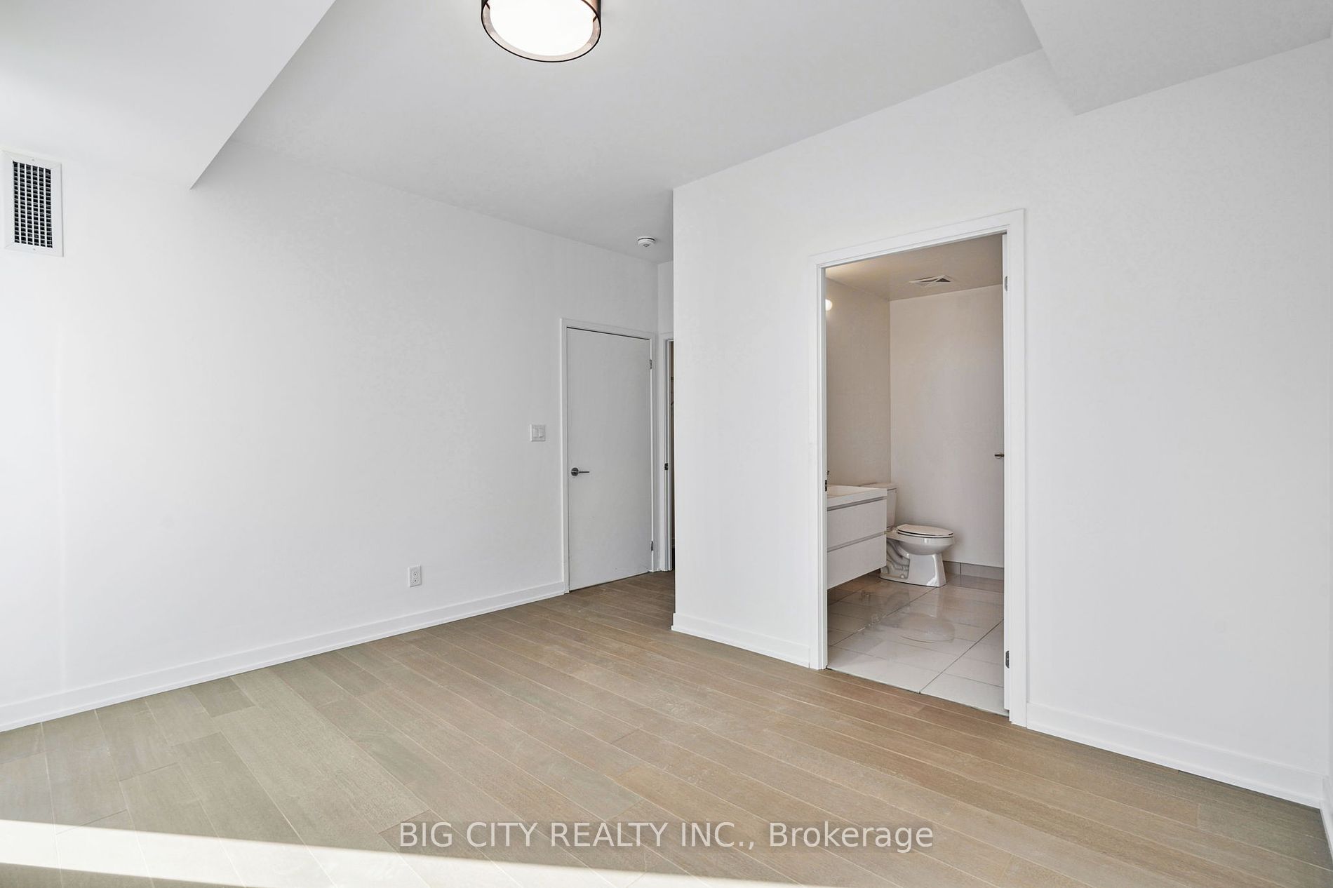 8119 Birchmount Rd 06 Property Photo 14