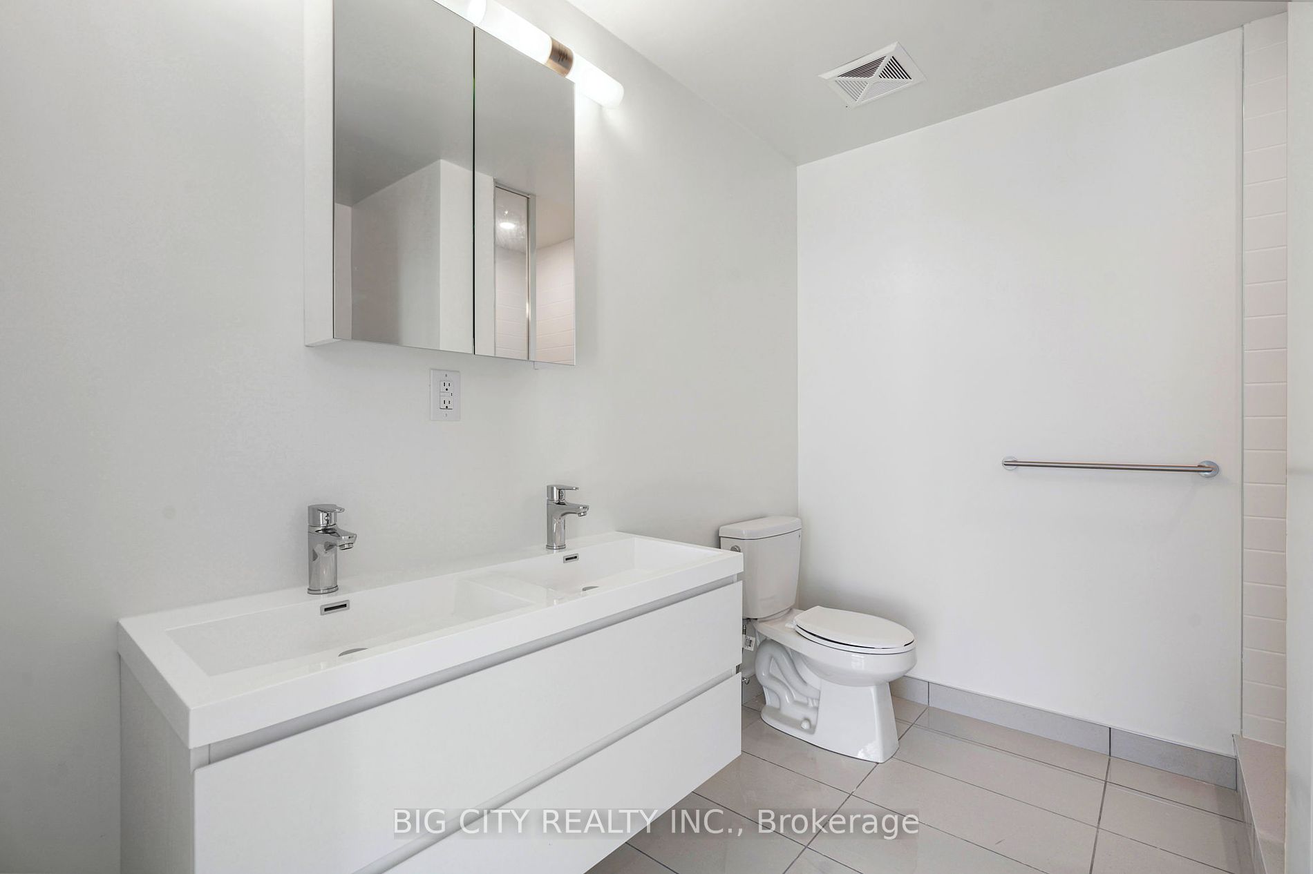 8119 Birchmount Rd 06 Property Photo 15