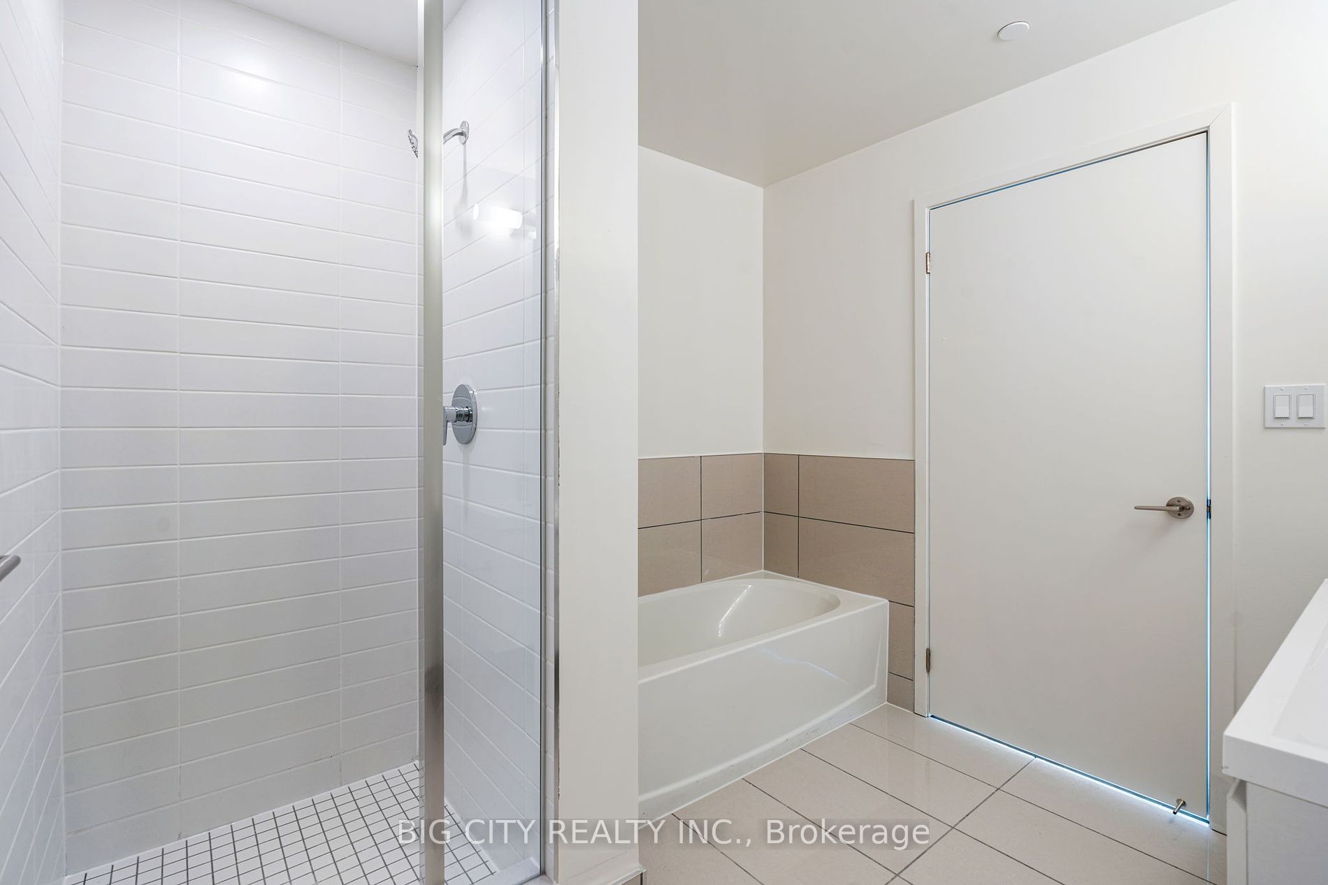 8119 Birchmount Rd 06 Property Photo 16