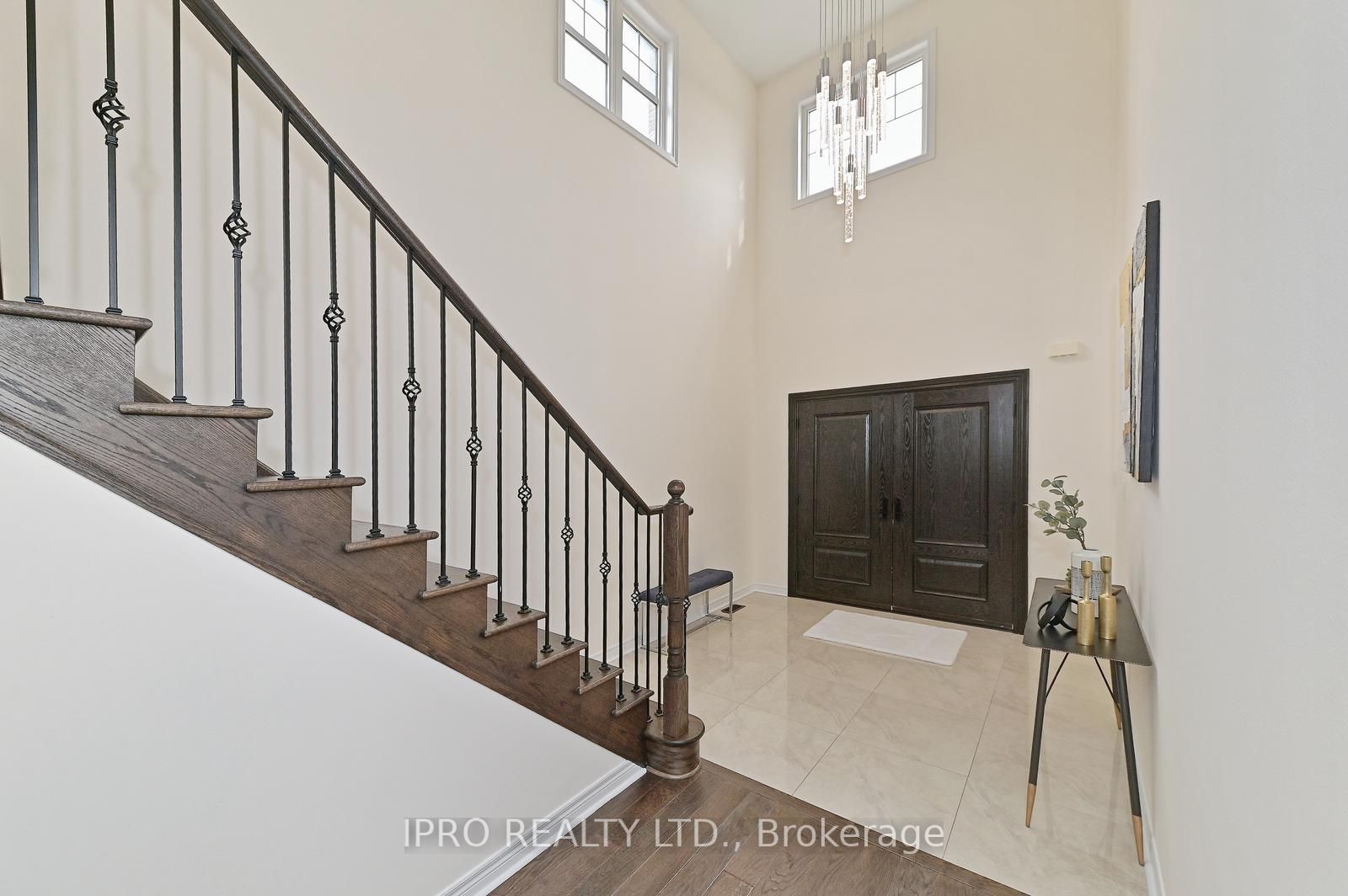 34 Brookview Dr Property Photo 4