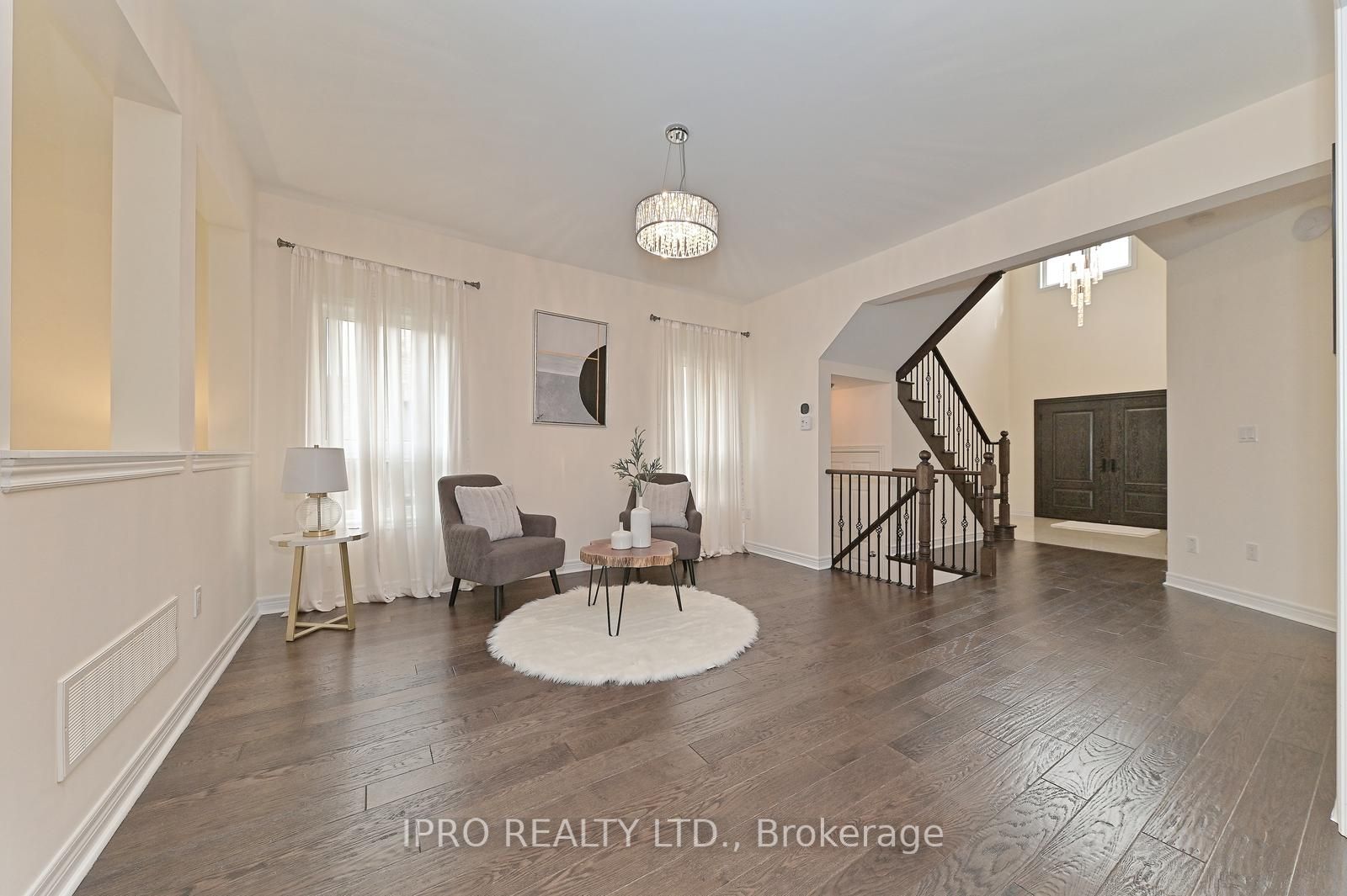 34 Brookview Dr Property Photo 6