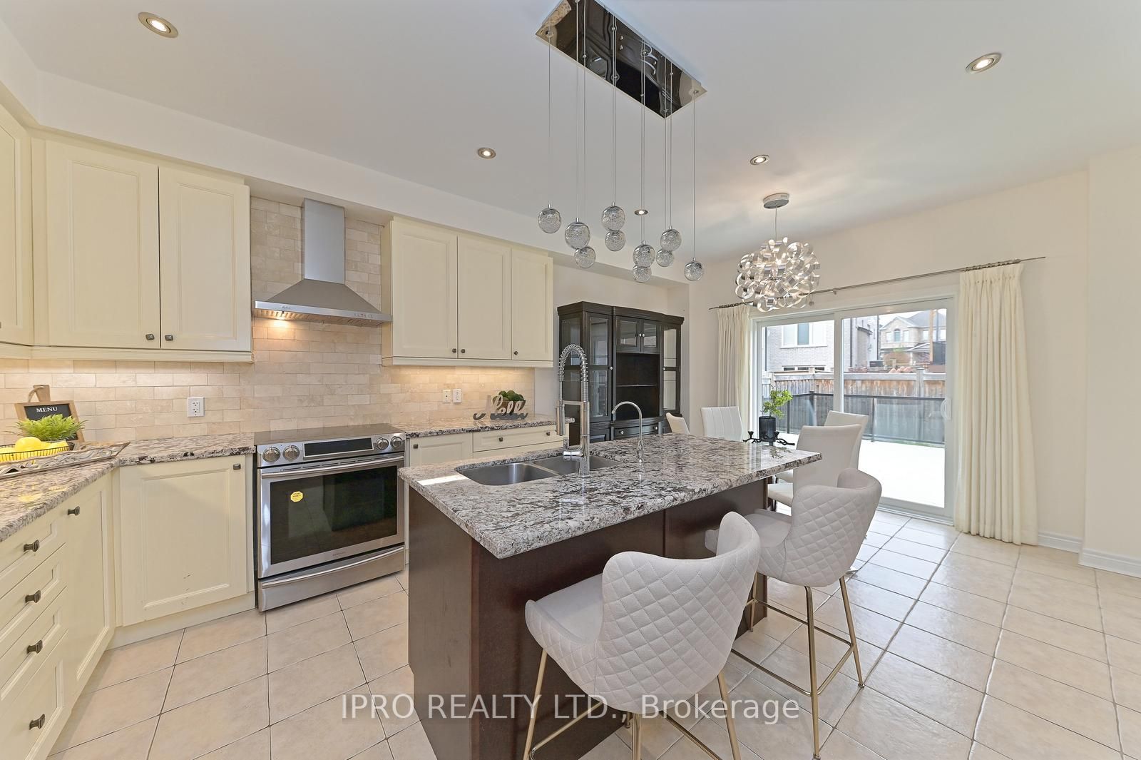 34 Brookview Dr Property Photo 12