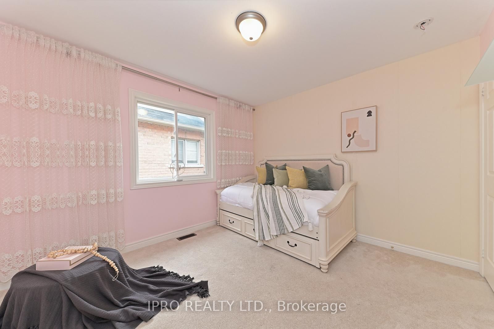 34 Brookview Dr Property Photo 28