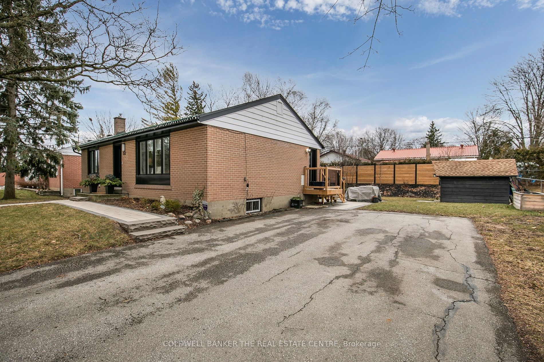 252 Scott Ave Property Photo 2