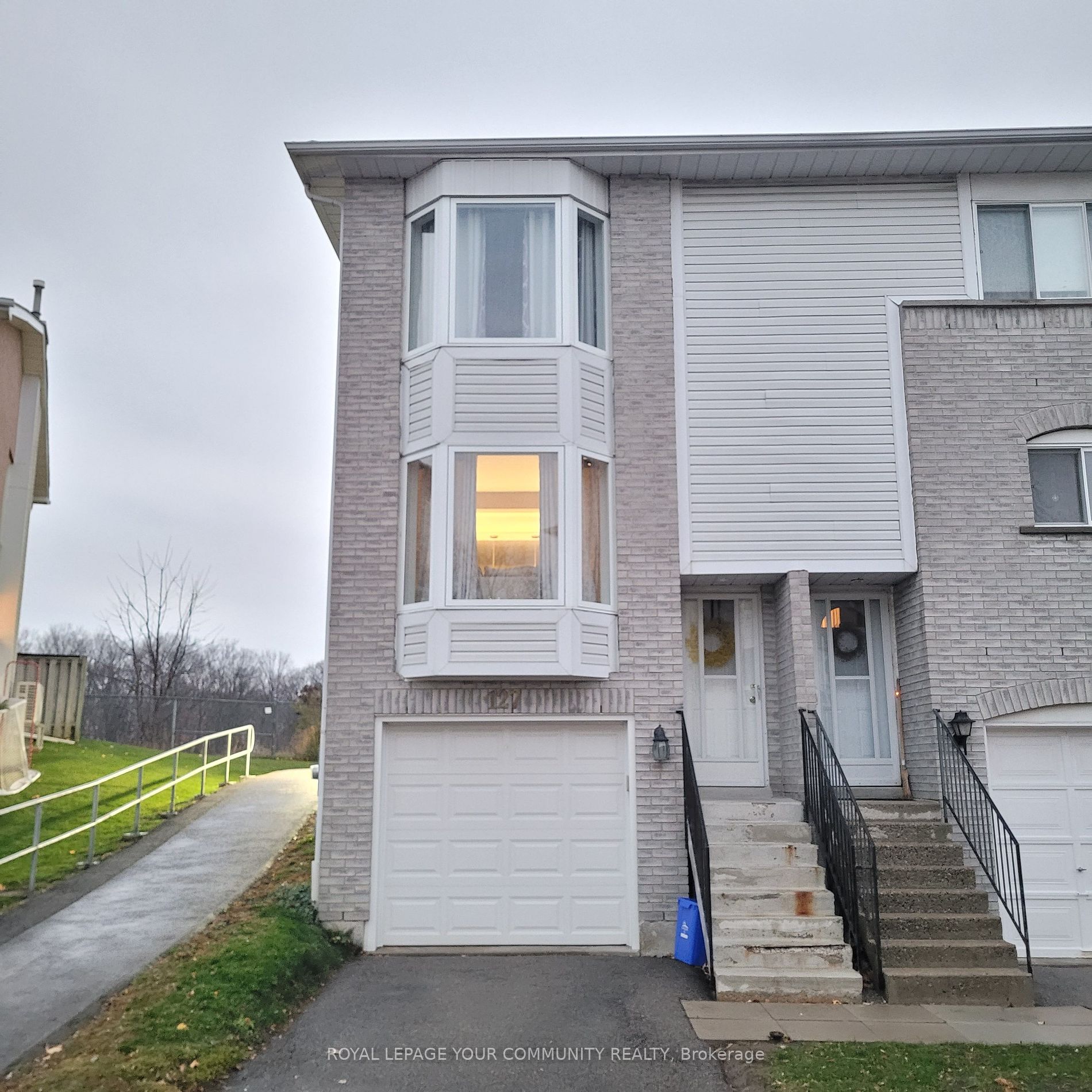 Picture of 127 William Curtis Circ 79