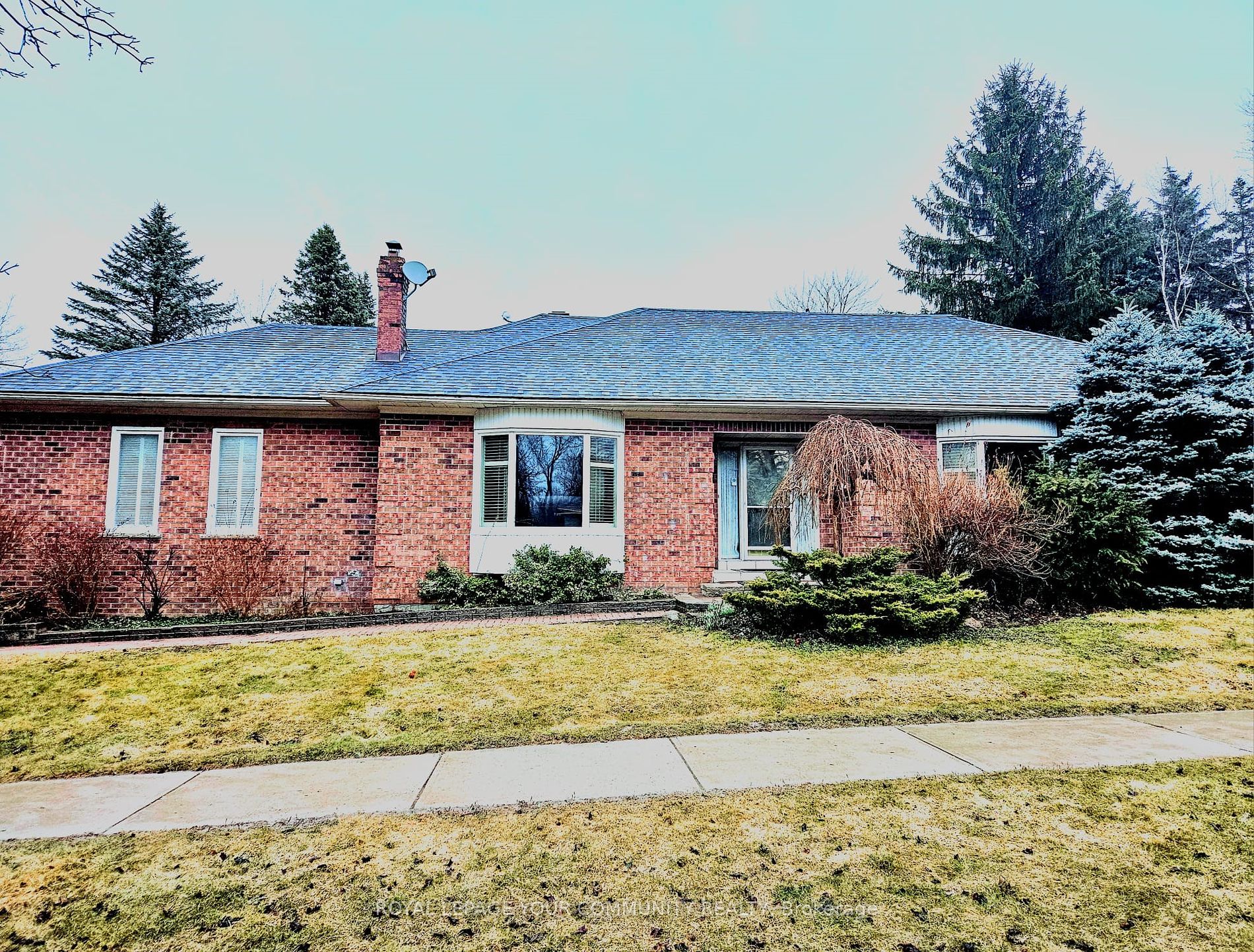 284 Murray Dr Property Photo 1