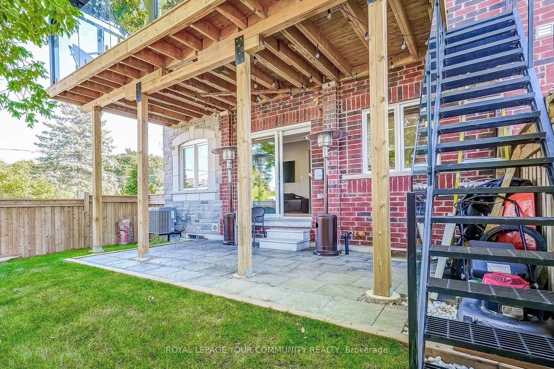 6 Globemaster Lane Property Photo 34