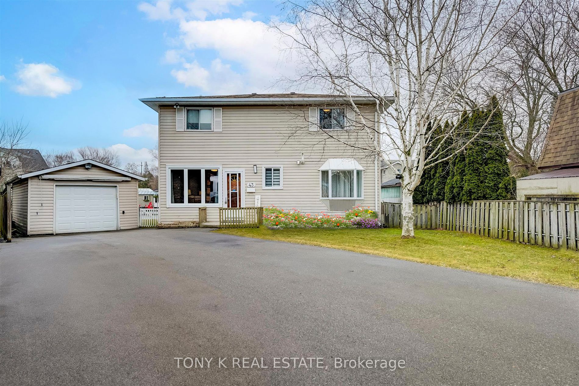 43 Shirlea Blvd Property Photo 1