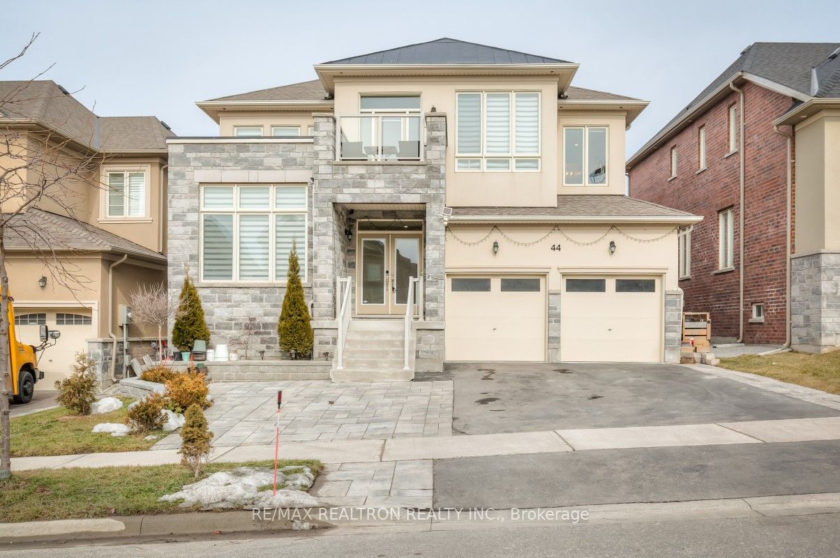 44 Clifford Fairbarn Dr Property Photo