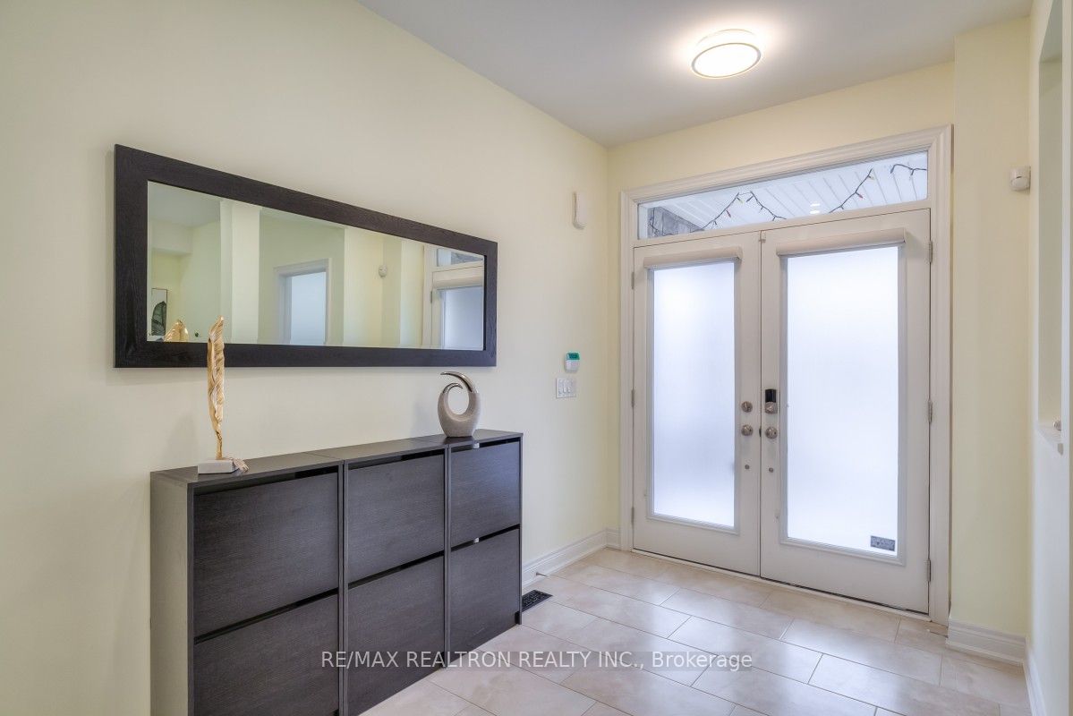 44 Clifford Fairbarn Dr Property Photo 5