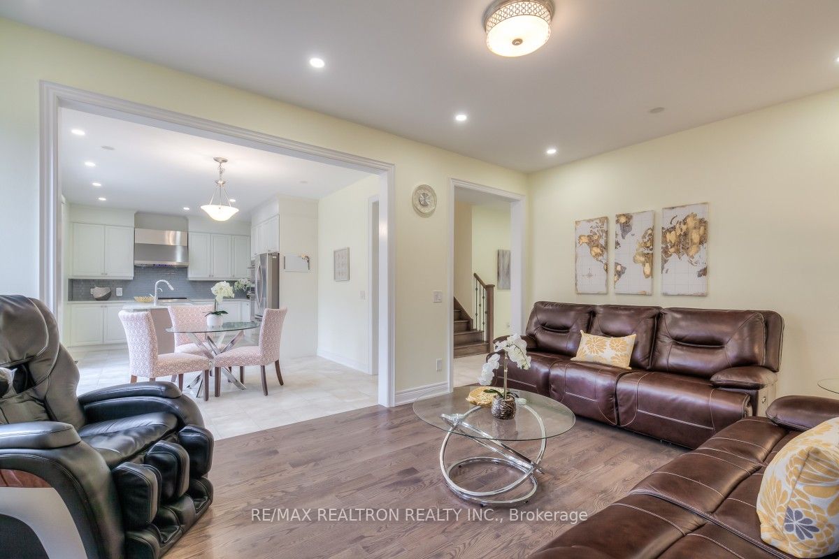 44 Clifford Fairbarn Dr Property Photo 8
