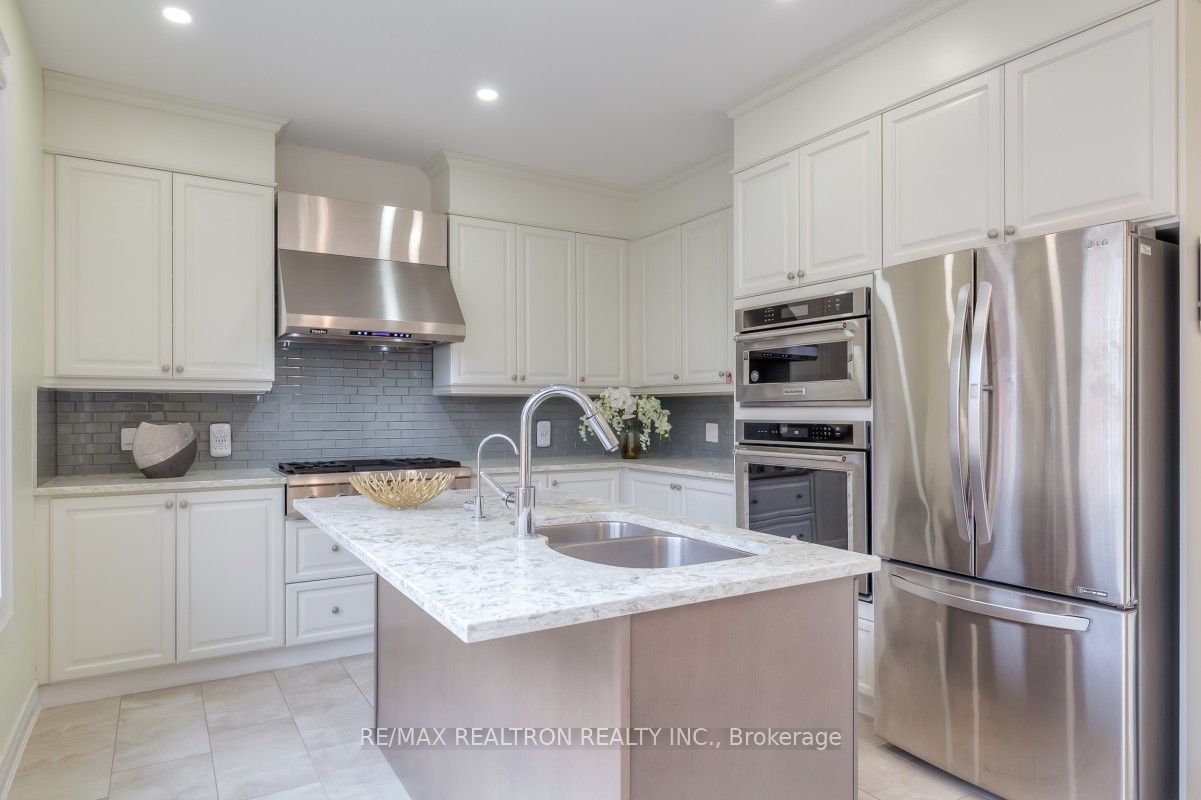 44 Clifford Fairbarn Dr Property Photo 11